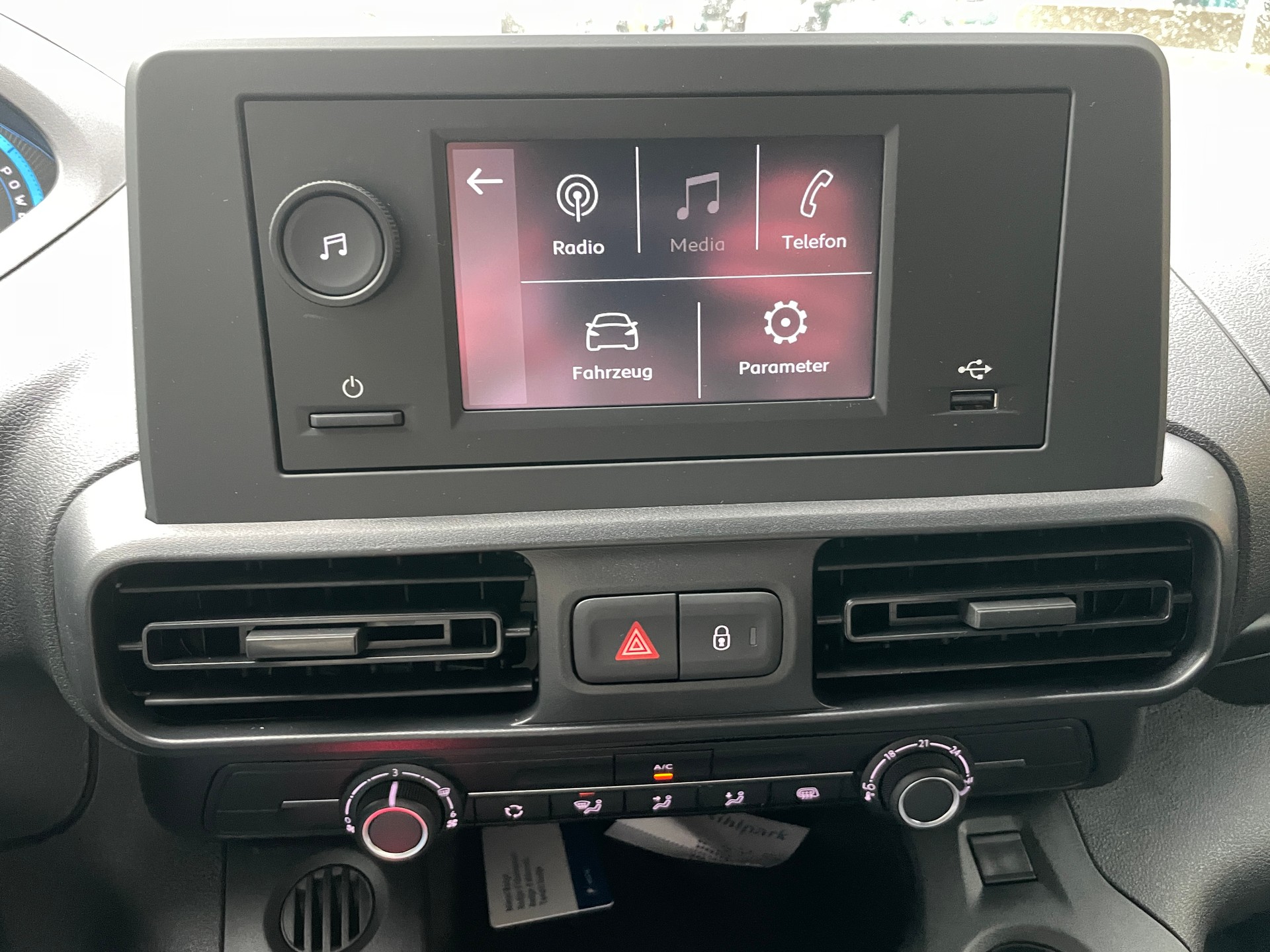 PEUGEOT e-Partner L1 50kWh Standard mit Rückfahrkamera-image-25