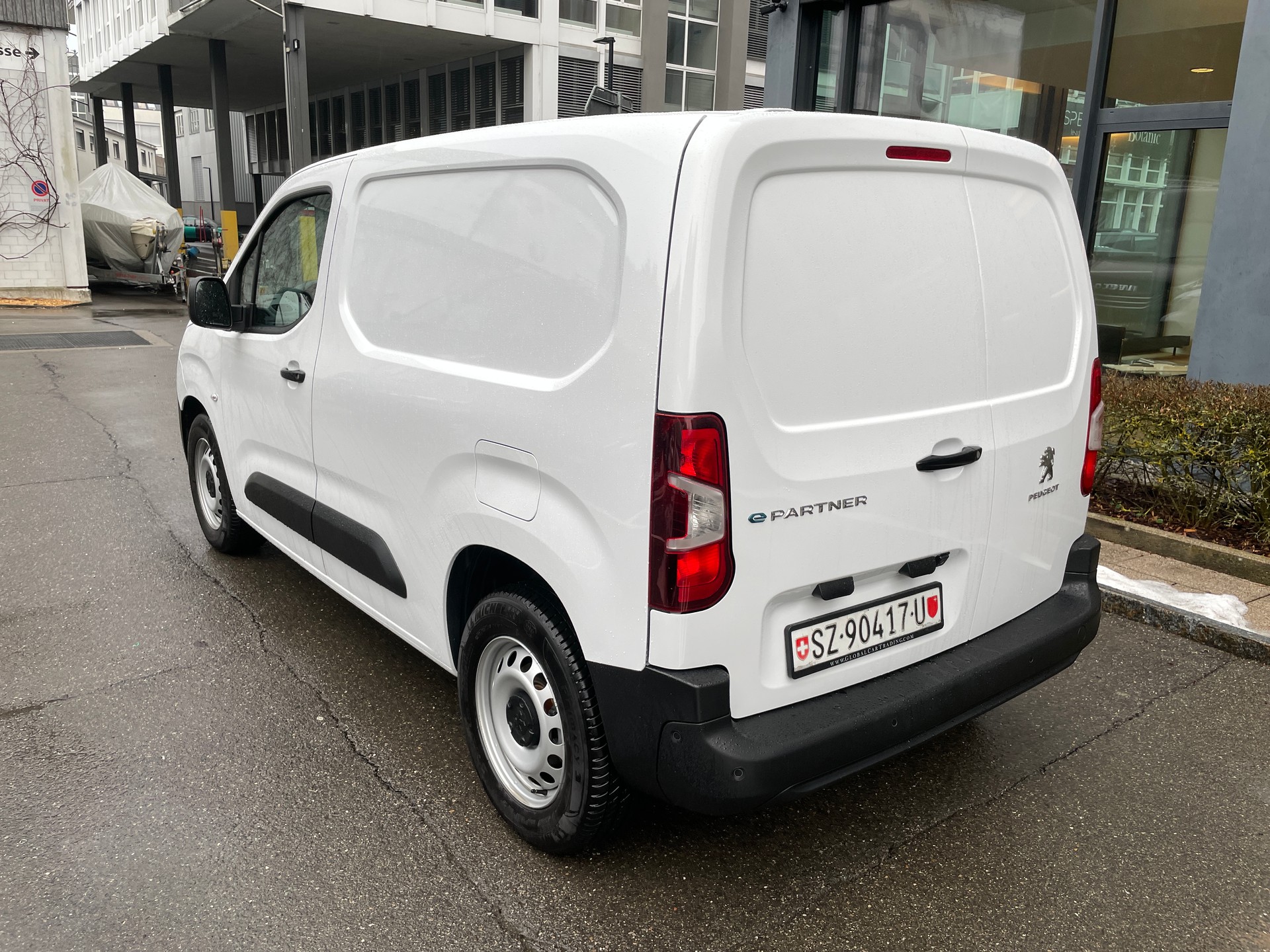 PEUGEOT e-Partner L1 50kWh Standard mit Rückfahrkamera-image-14
