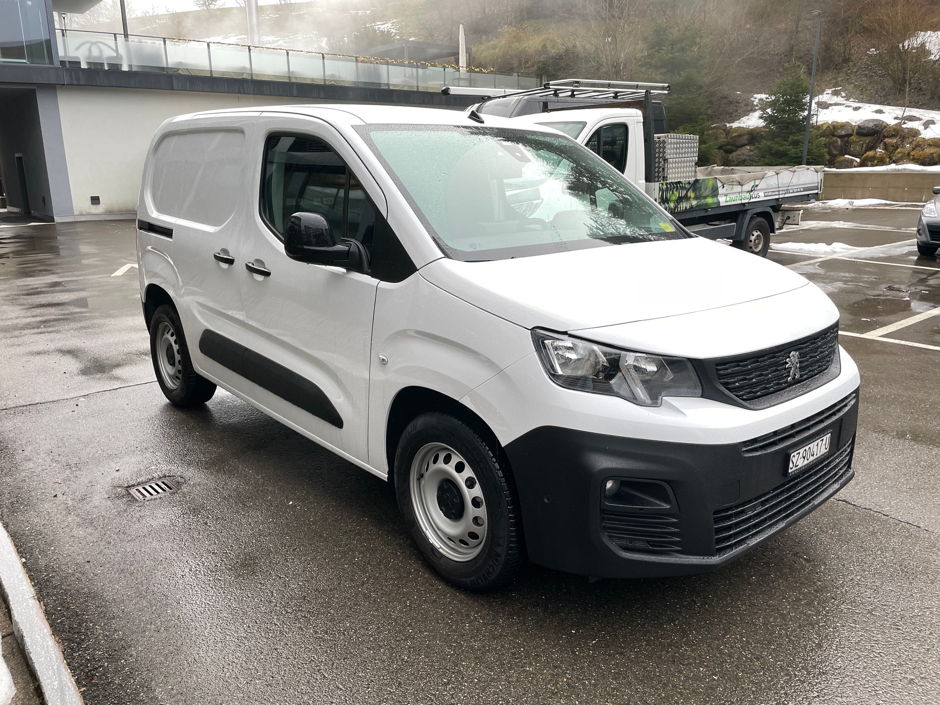 PEUGEOT e-Partner L1 50kWh Standard mit Rückfahrkamera-showroom-element-2