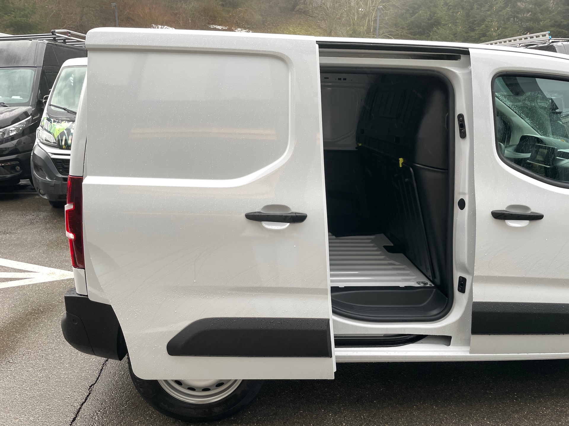 PEUGEOT e-Partner L1 50kWh Standard mit Rückfahrkamera-image-7