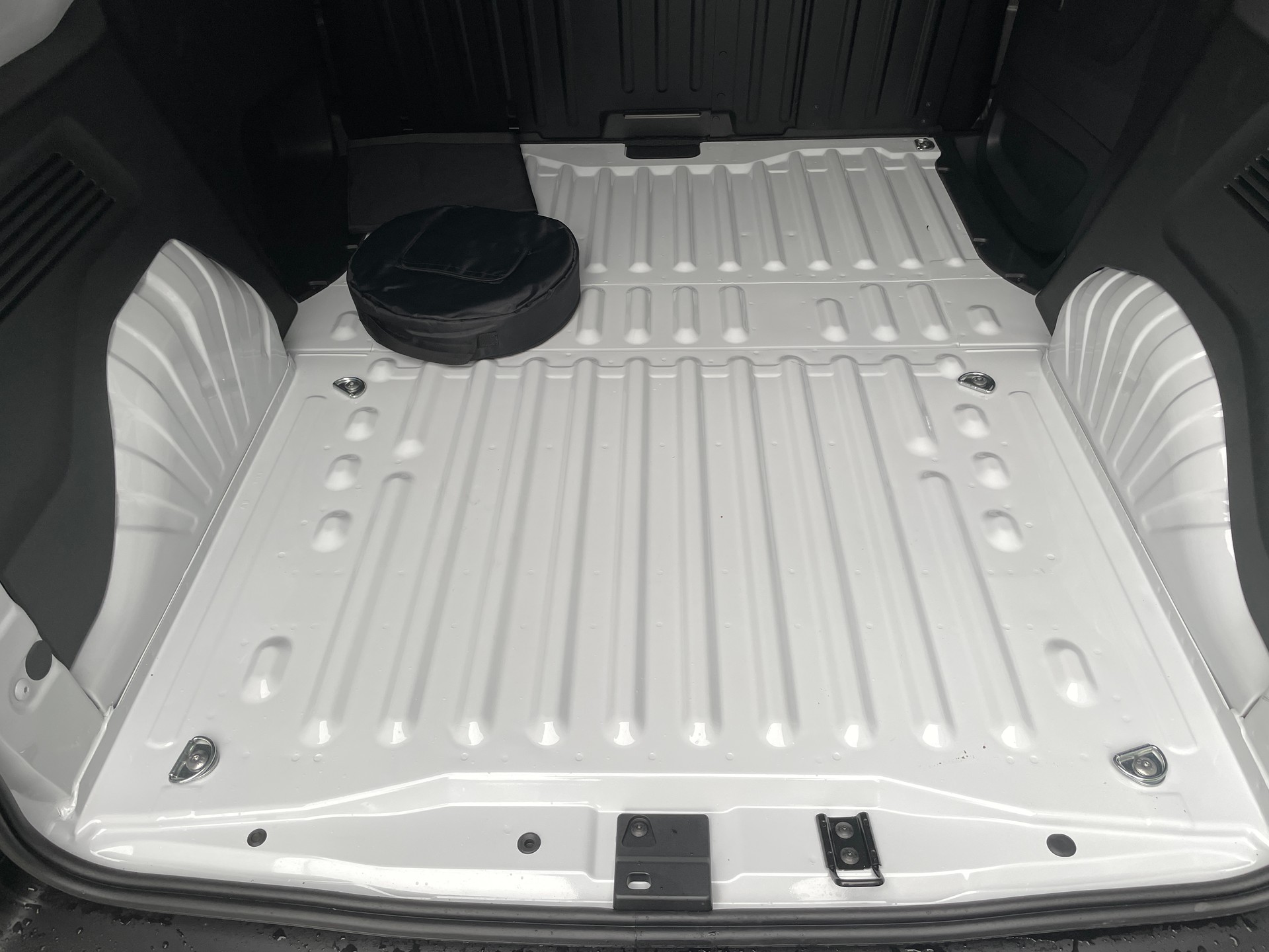PEUGEOT e-Partner L1 50kWh Standard mit Rückfahrkamera-image-12
