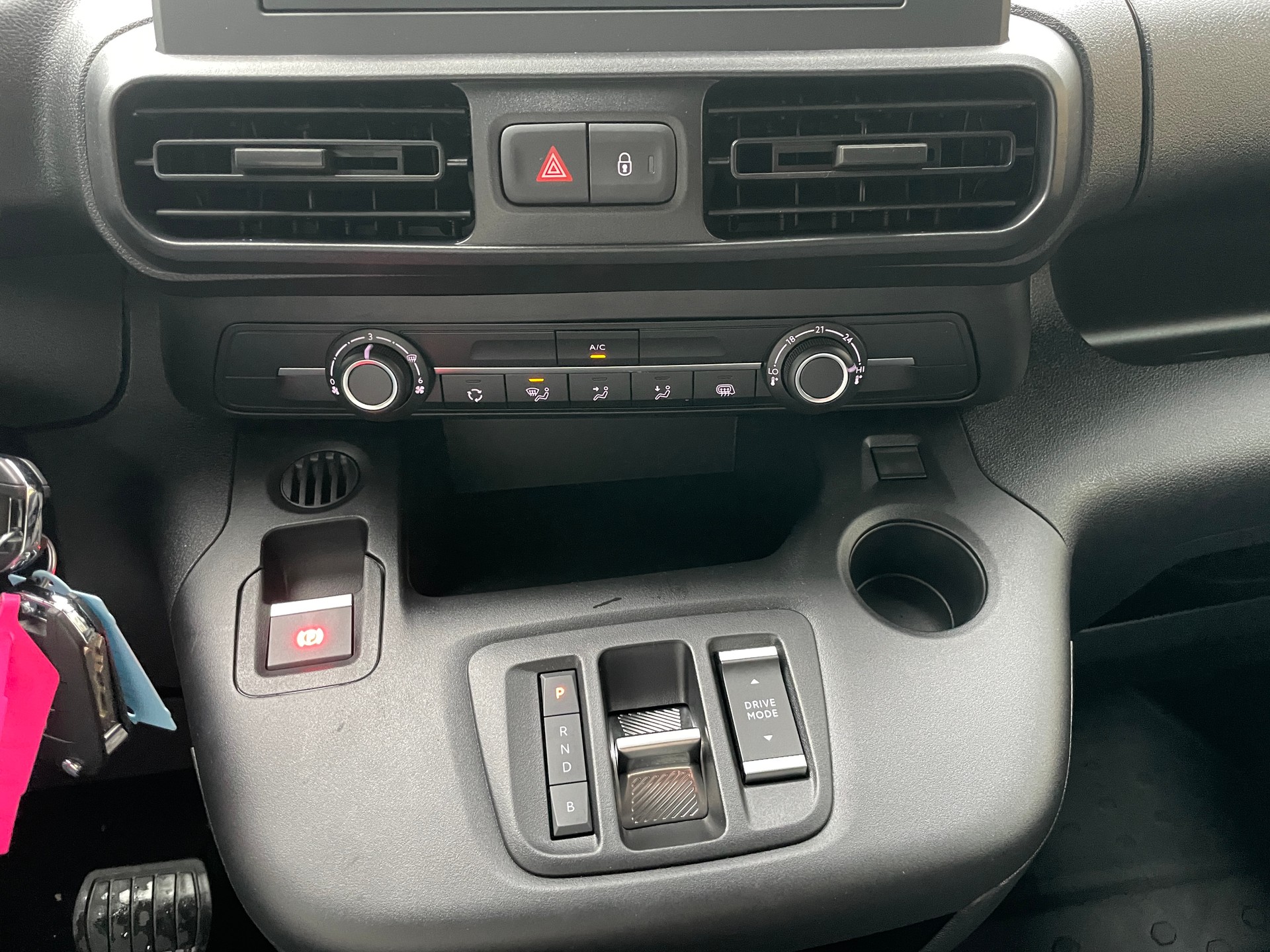 PEUGEOT e-Partner L1 50kWh Standard mit Rückfahrkamera-image-27