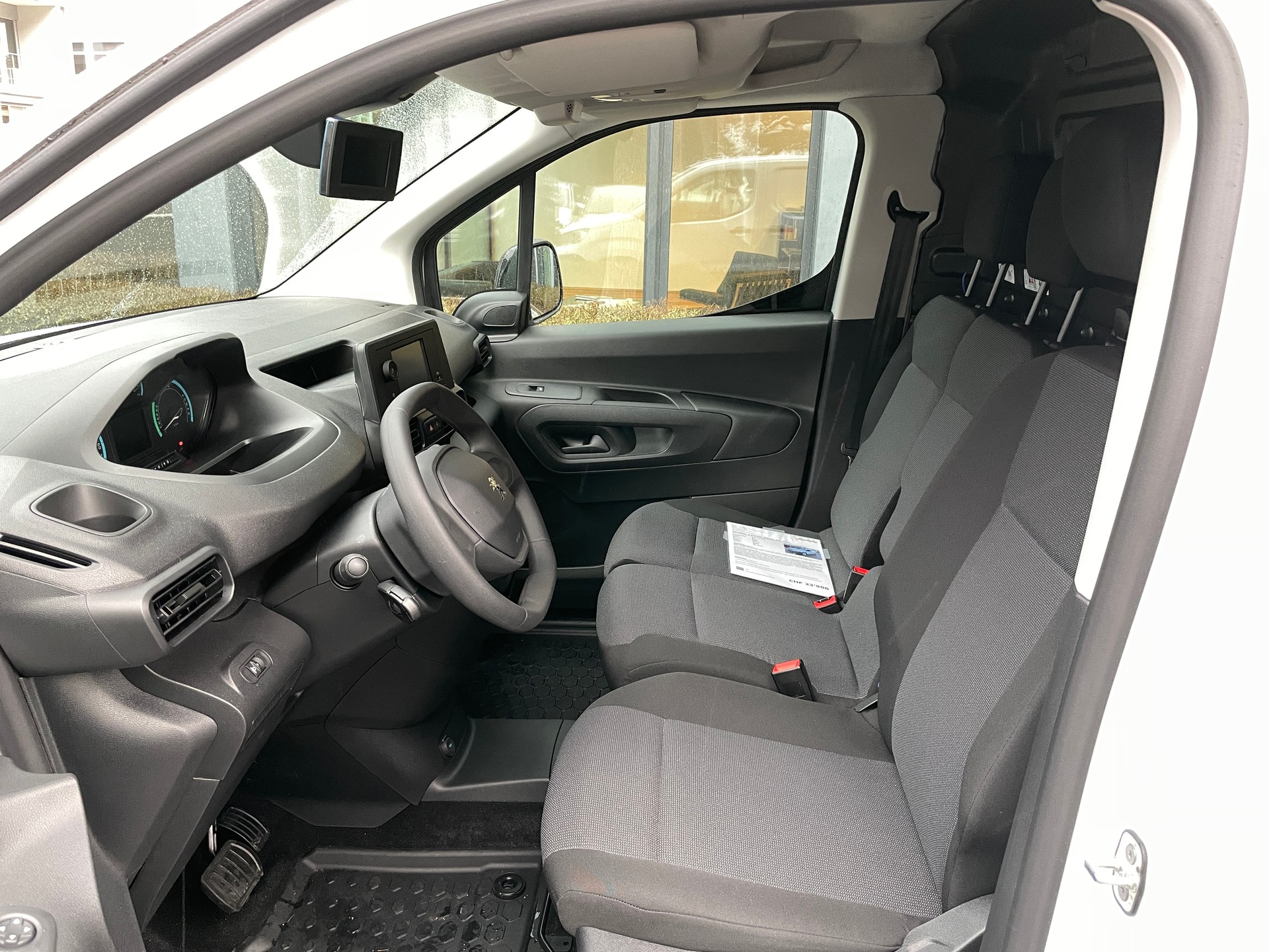 PEUGEOT e-Partner L1 50kWh Standard mit Rückfahrkamera-image-18