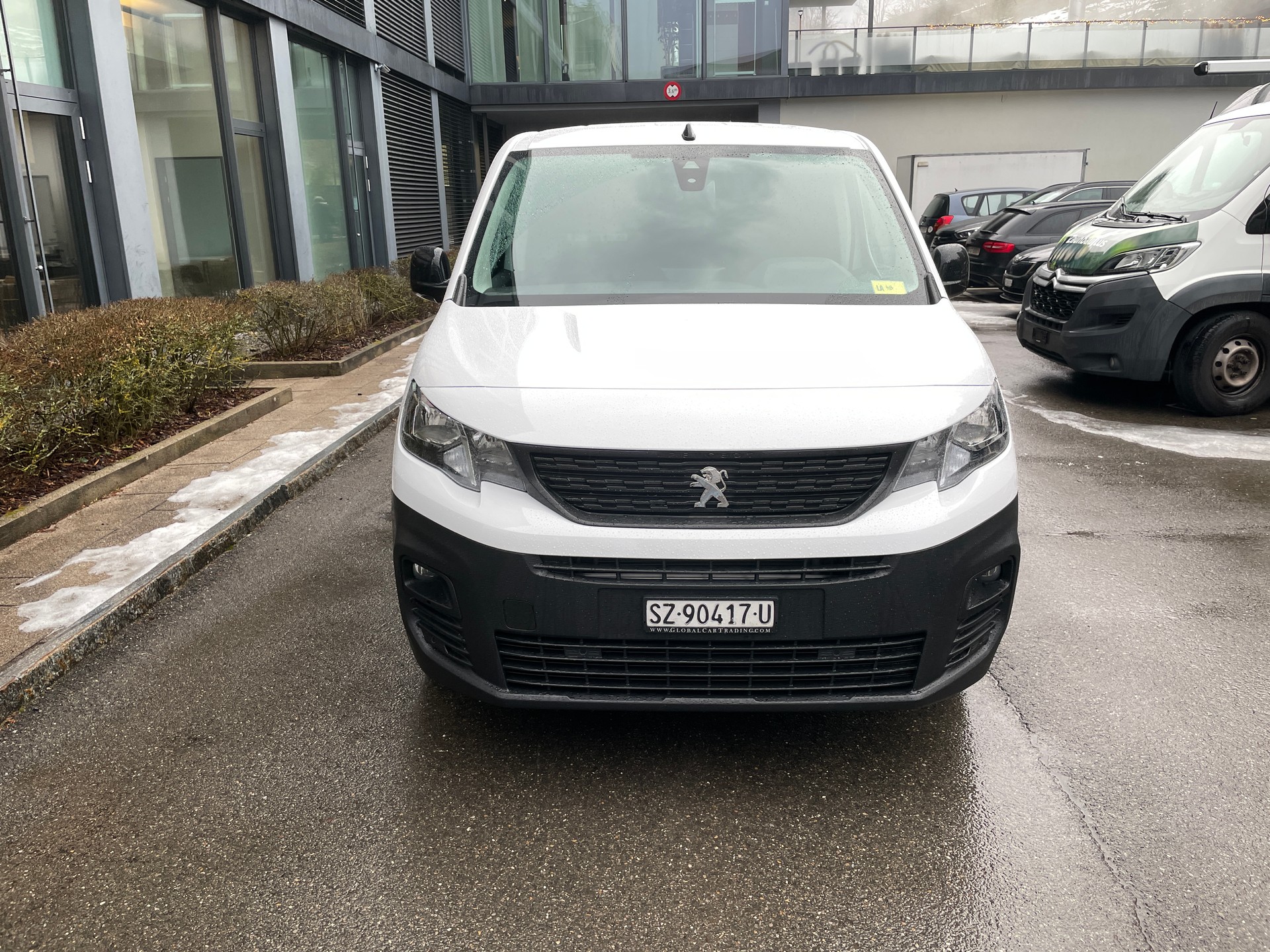 PEUGEOT e-Partner L1 50kWh Standard mit Rückfahrkamera-showroom-element-1