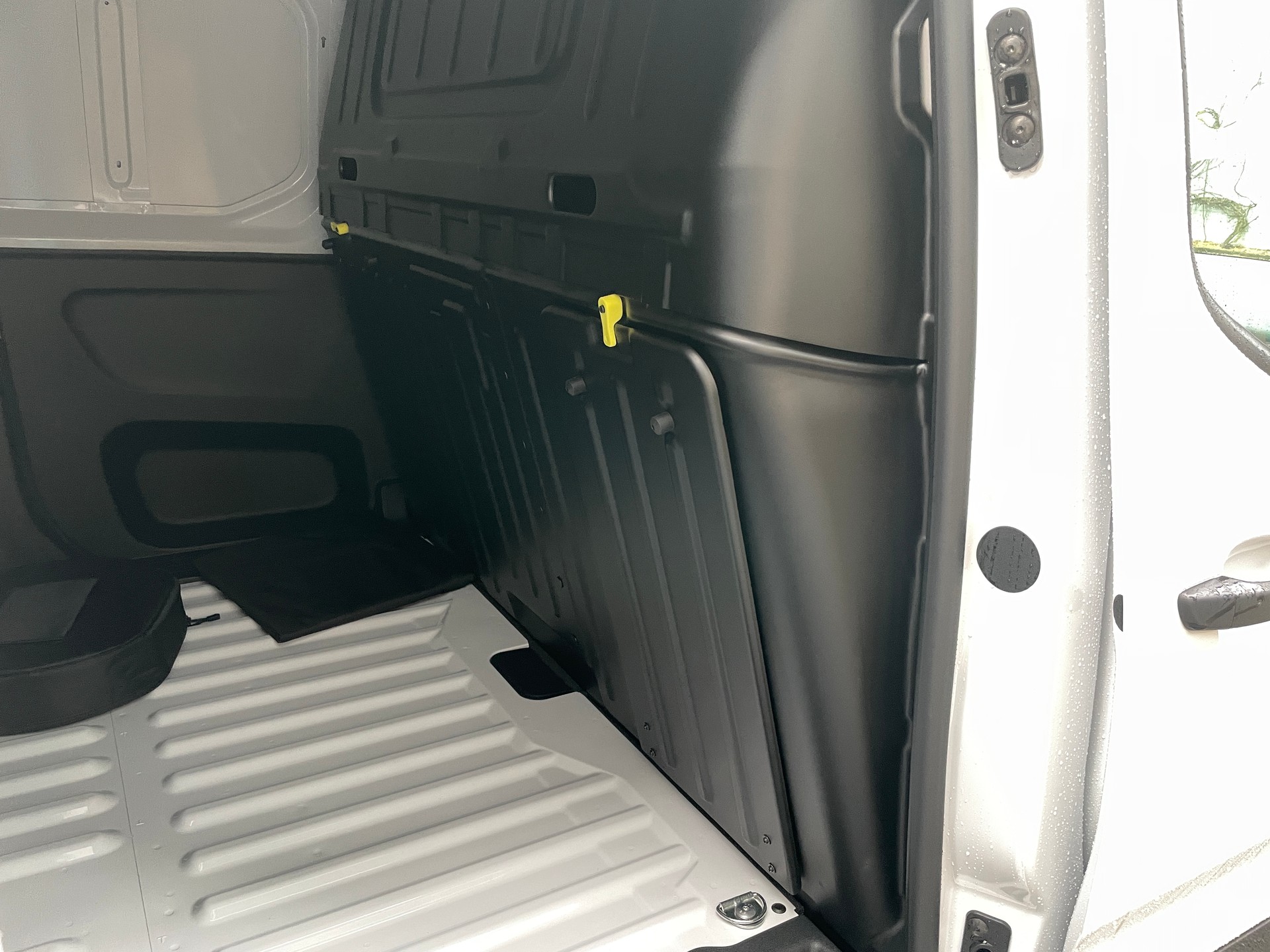 PEUGEOT e-Partner L1 50kWh Standard mit Rückfahrkamera-image-6