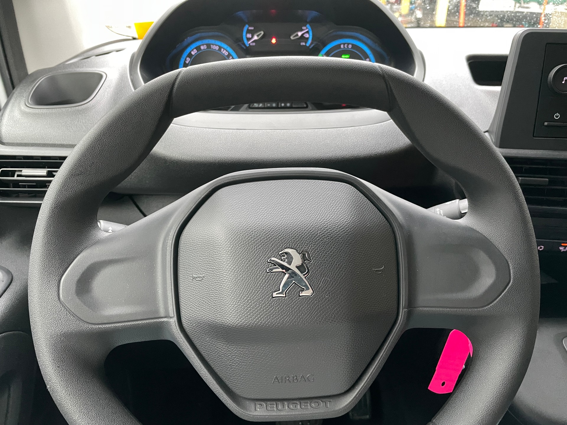 PEUGEOT e-Partner L1 50kWh Standard mit Rückfahrkamera-image-21