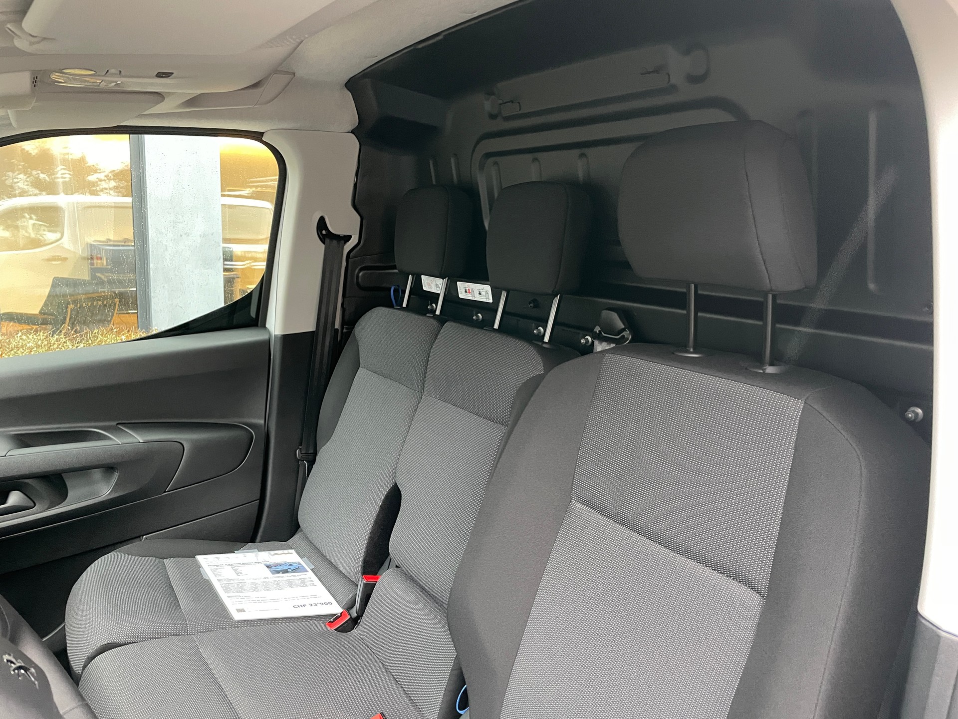 PEUGEOT e-Partner L1 50kWh Standard mit Rückfahrkamera-image-19