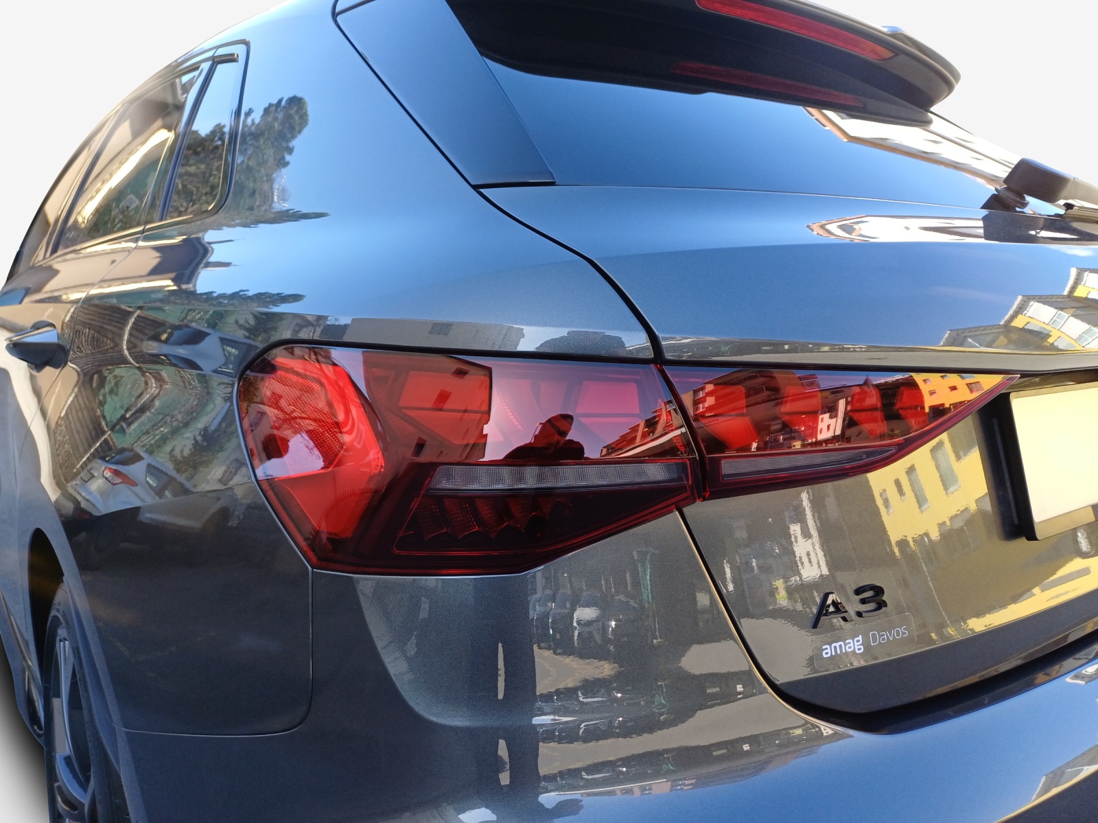 AUDI A3 Sportback TFSI 150 kW quattro S line S tronic-image-13