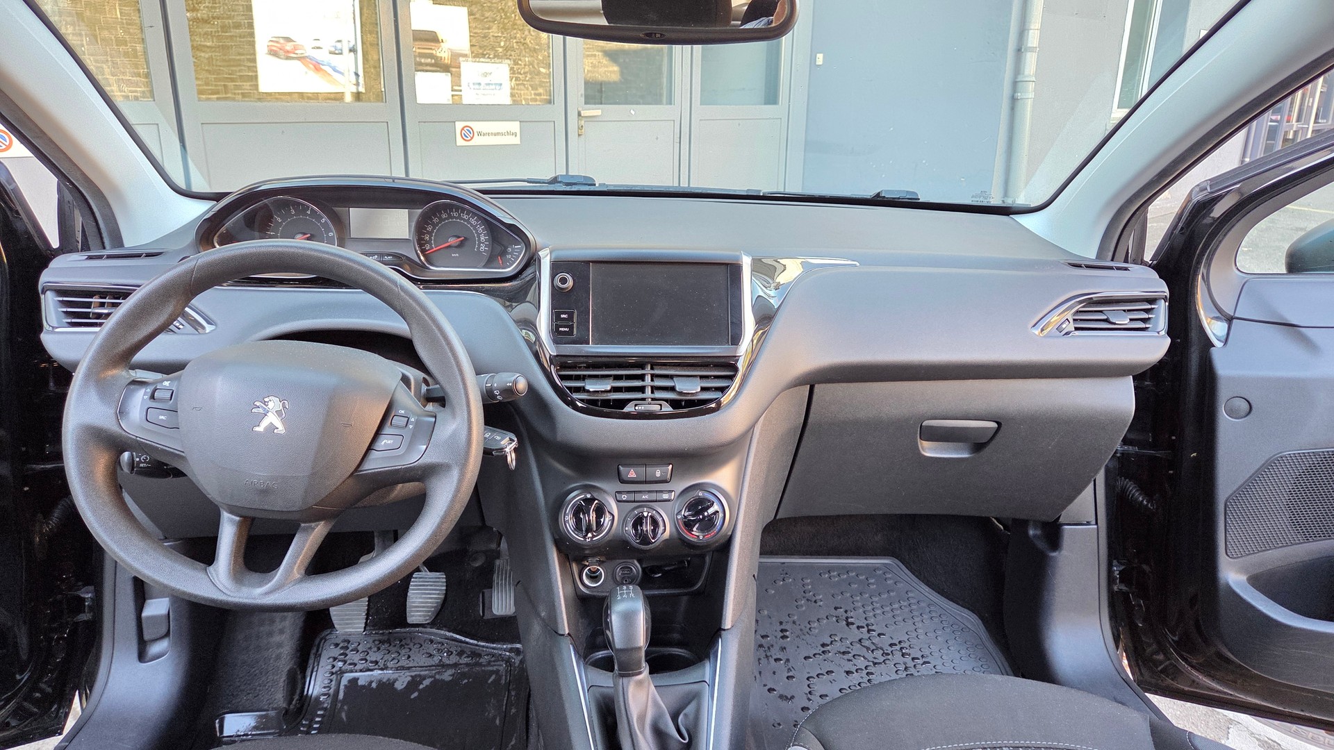 PEUGEOT 208 1.2 VTI Active-image-9