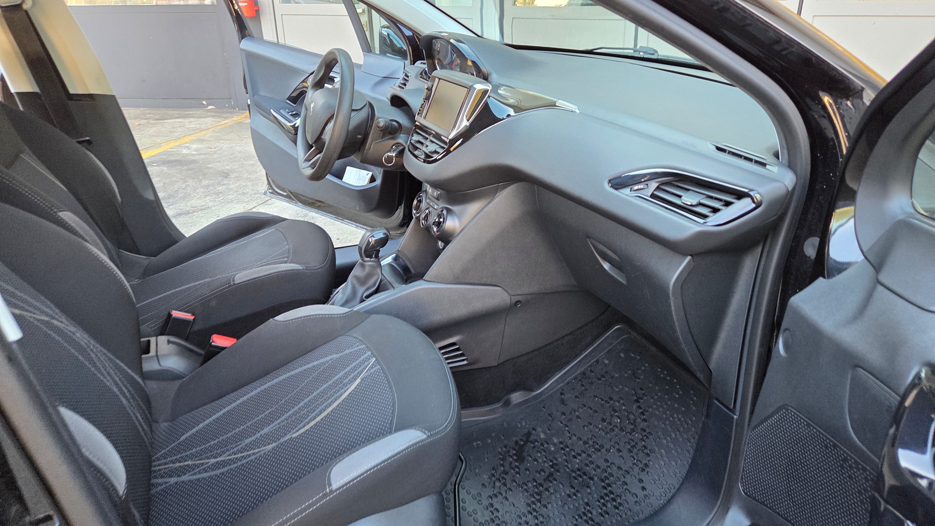 PEUGEOT 208 1.2 VTI Active-image-7