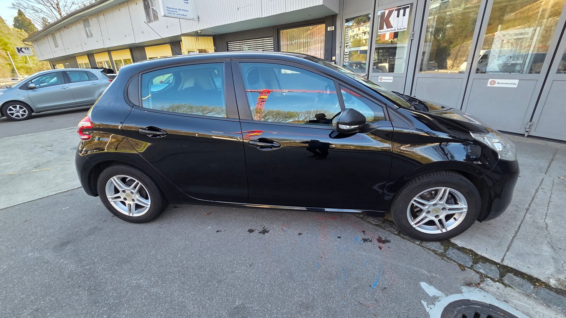 PEUGEOT 208 1.2 VTI Active-image-4