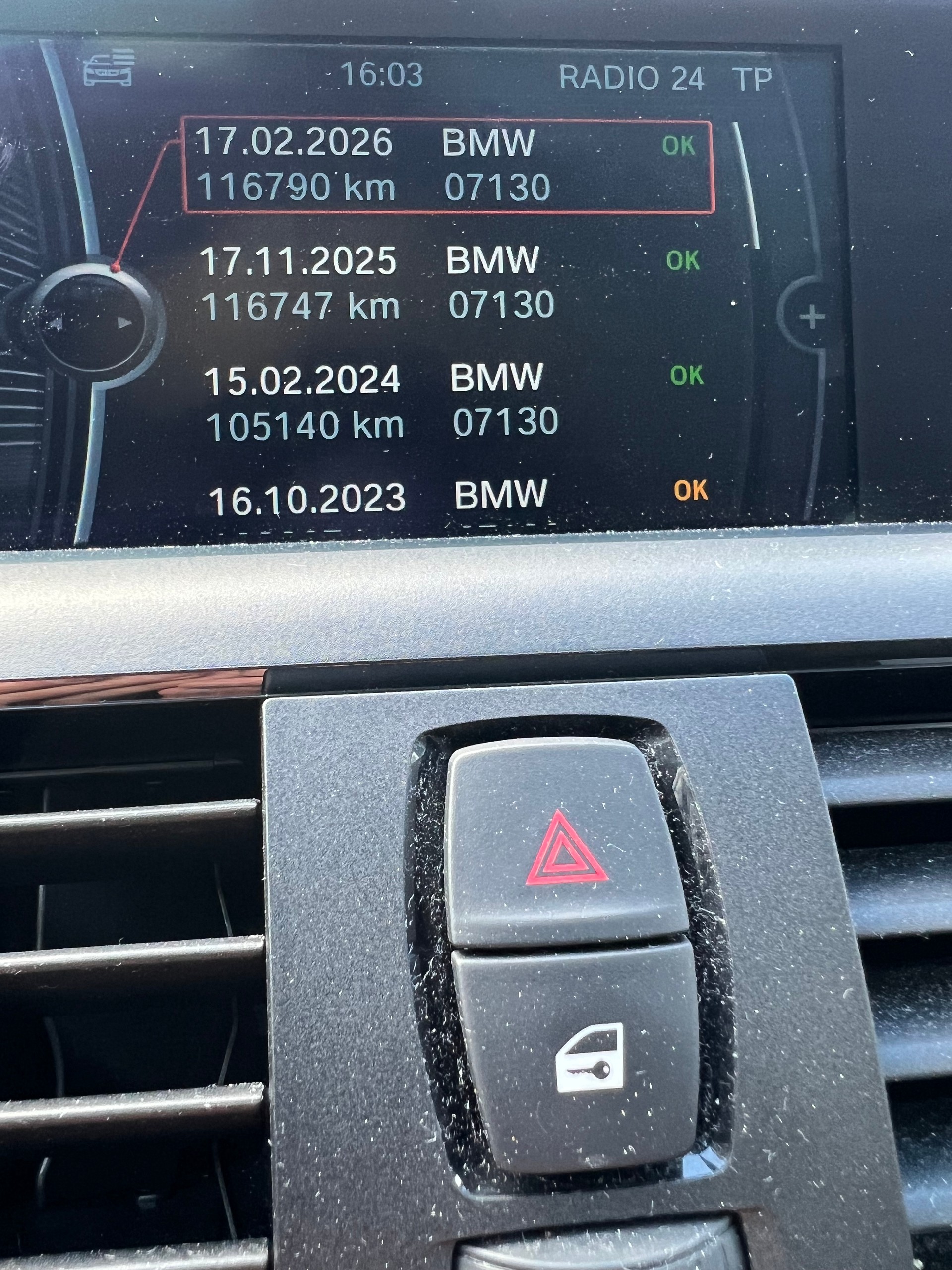 BMW 116i Urban Line Steptronic-image-10