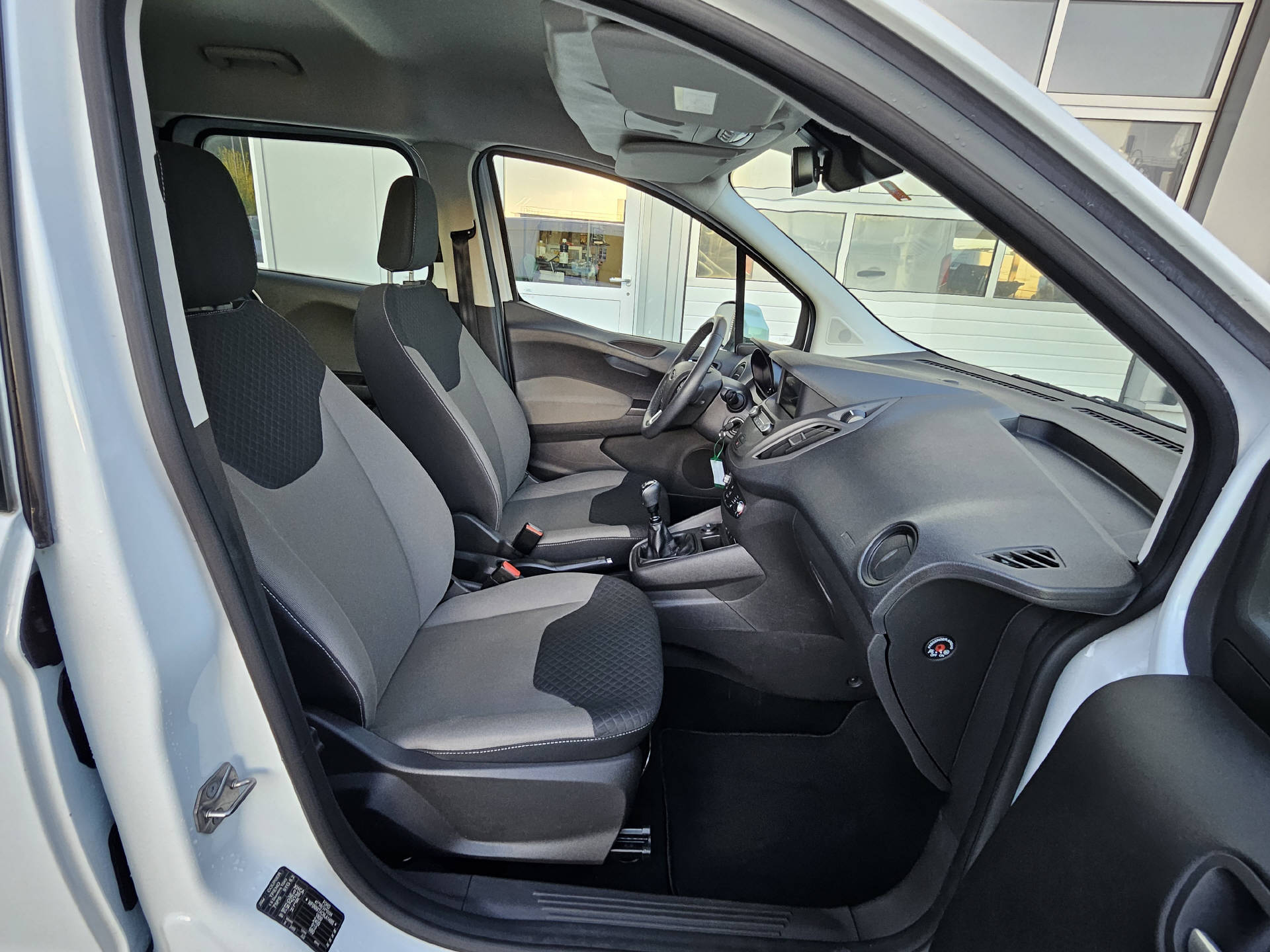 FORD Transit Courier Kombi 1.5 TDCi Trend * Frisch ab MFK * Frisch ab Service *-image-18