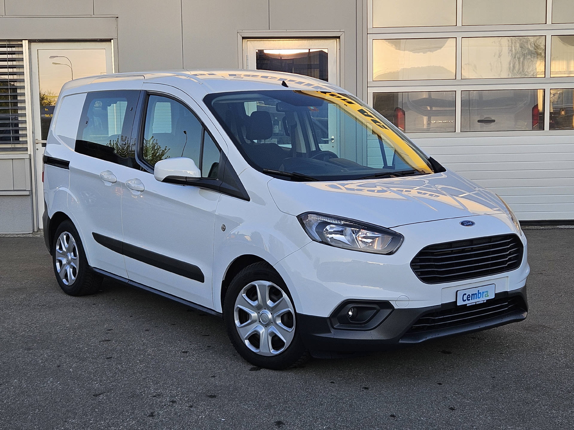 FORD Transit Courier Kombi 1.5 TDCi Trend * Frisch ab MFK * Frisch ab Service *-image-4