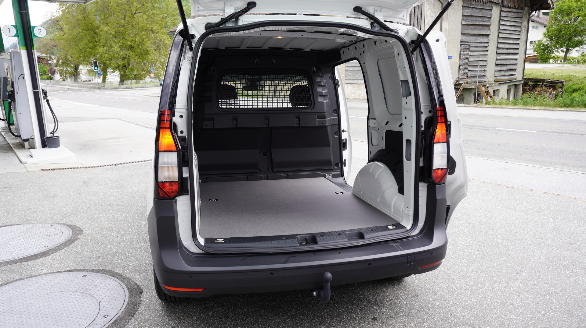 VW Cargo-image-15