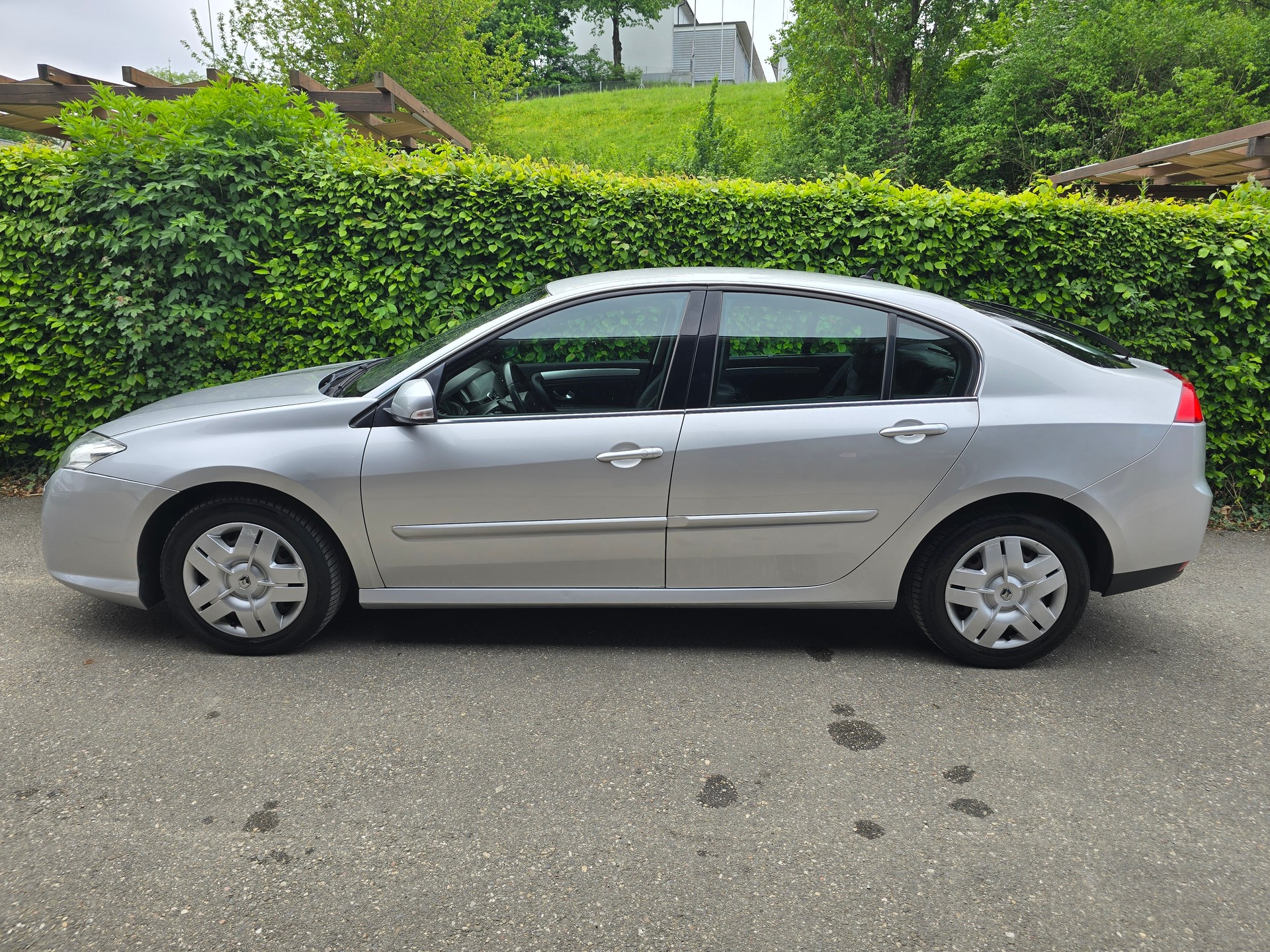 RENAULT Laguna 2.0 dCi Dynamique Automatic-image-2