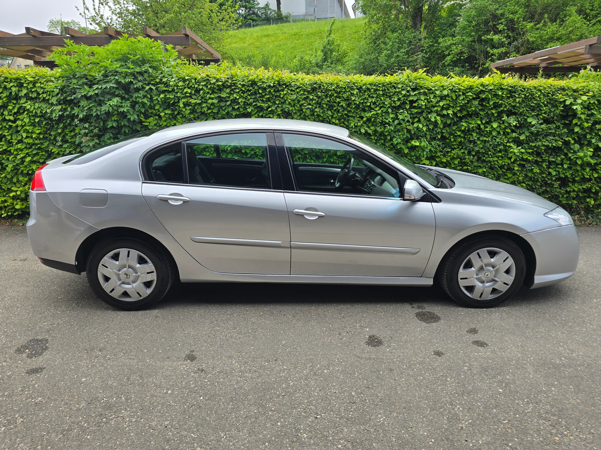RENAULT Laguna 2.0 dCi Dynamique Automatic-image-5