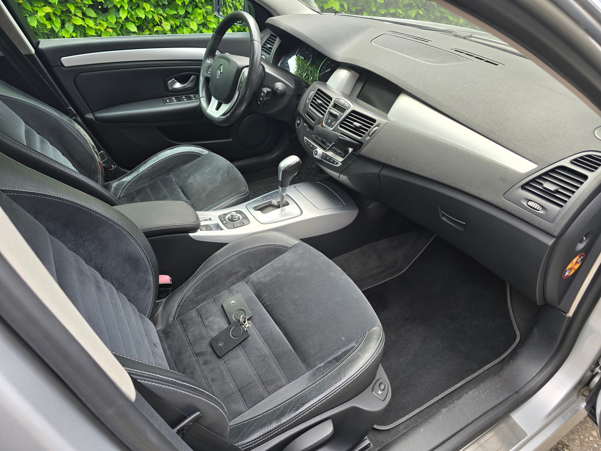 RENAULT Laguna 2.0 dCi Dynamique Automatic-image-9