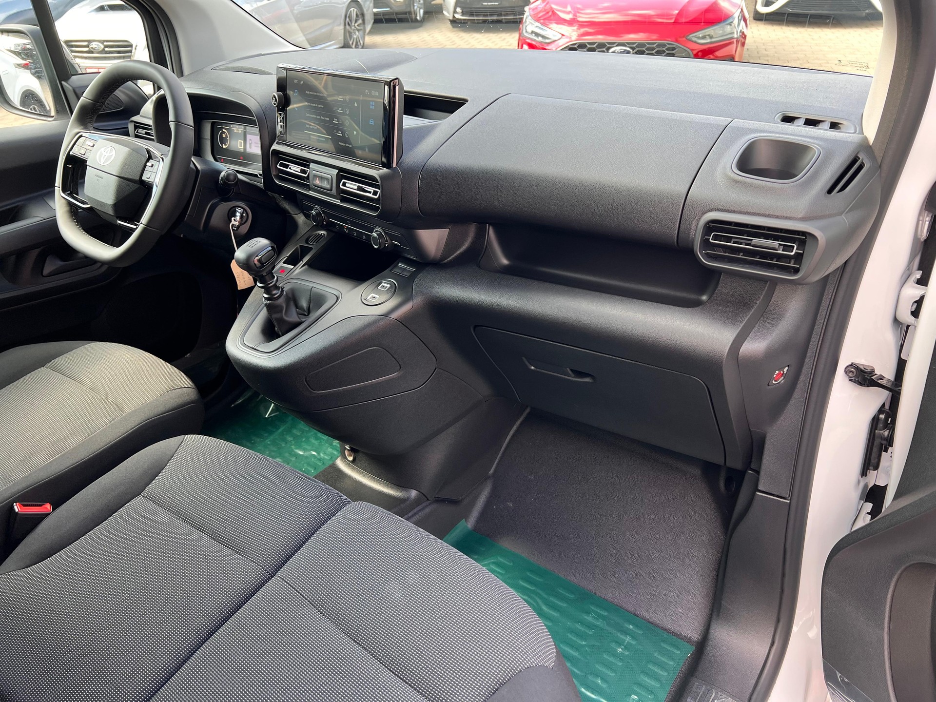 TOYOTA PROACE CITY Van L2 1.2 Active-image-12