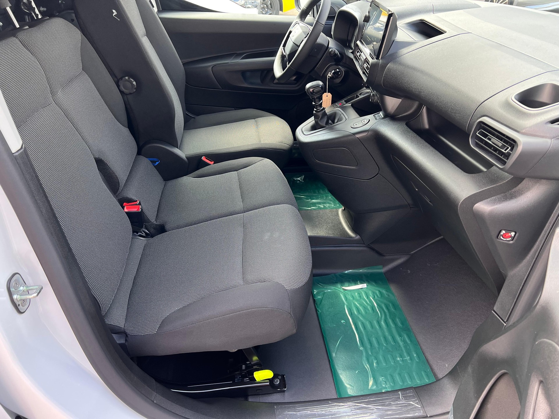 TOYOTA PROACE CITY Van L2 1.2 Active-image-11