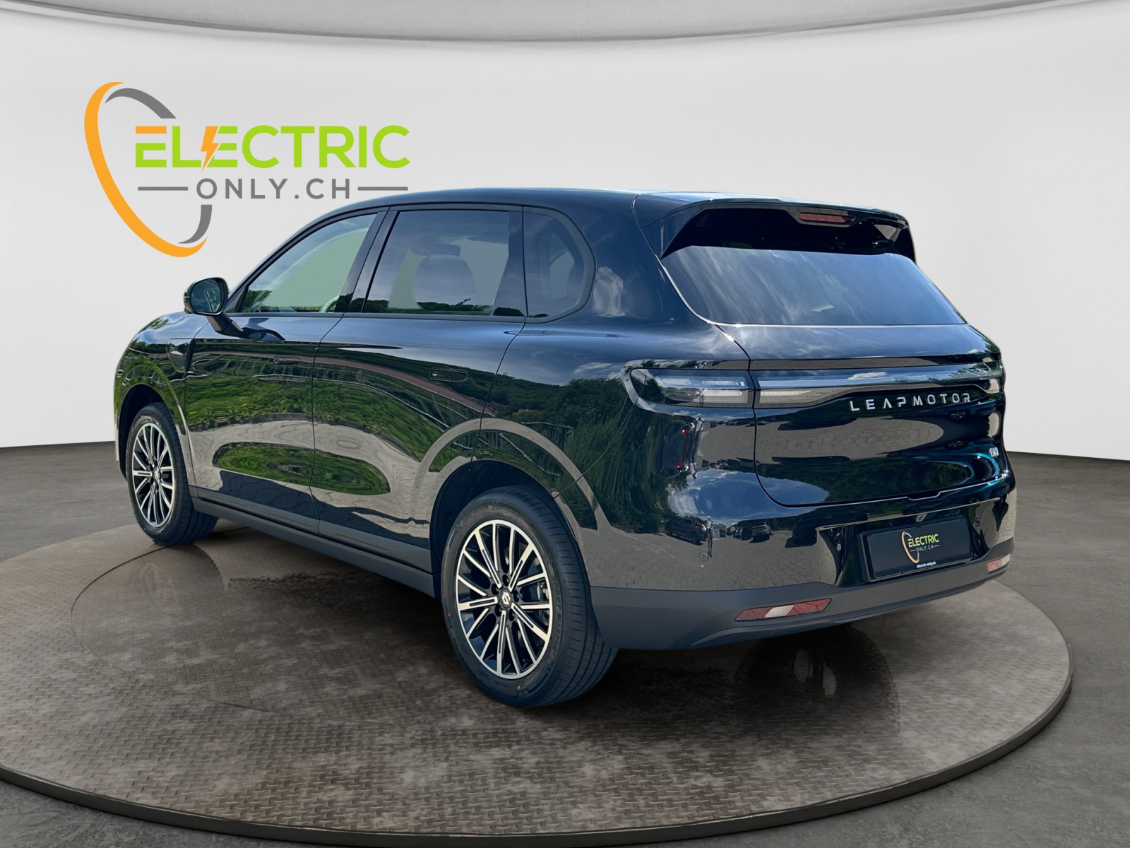 LEAPMOTOR B10 67.1kWh Design-showroom-element-2