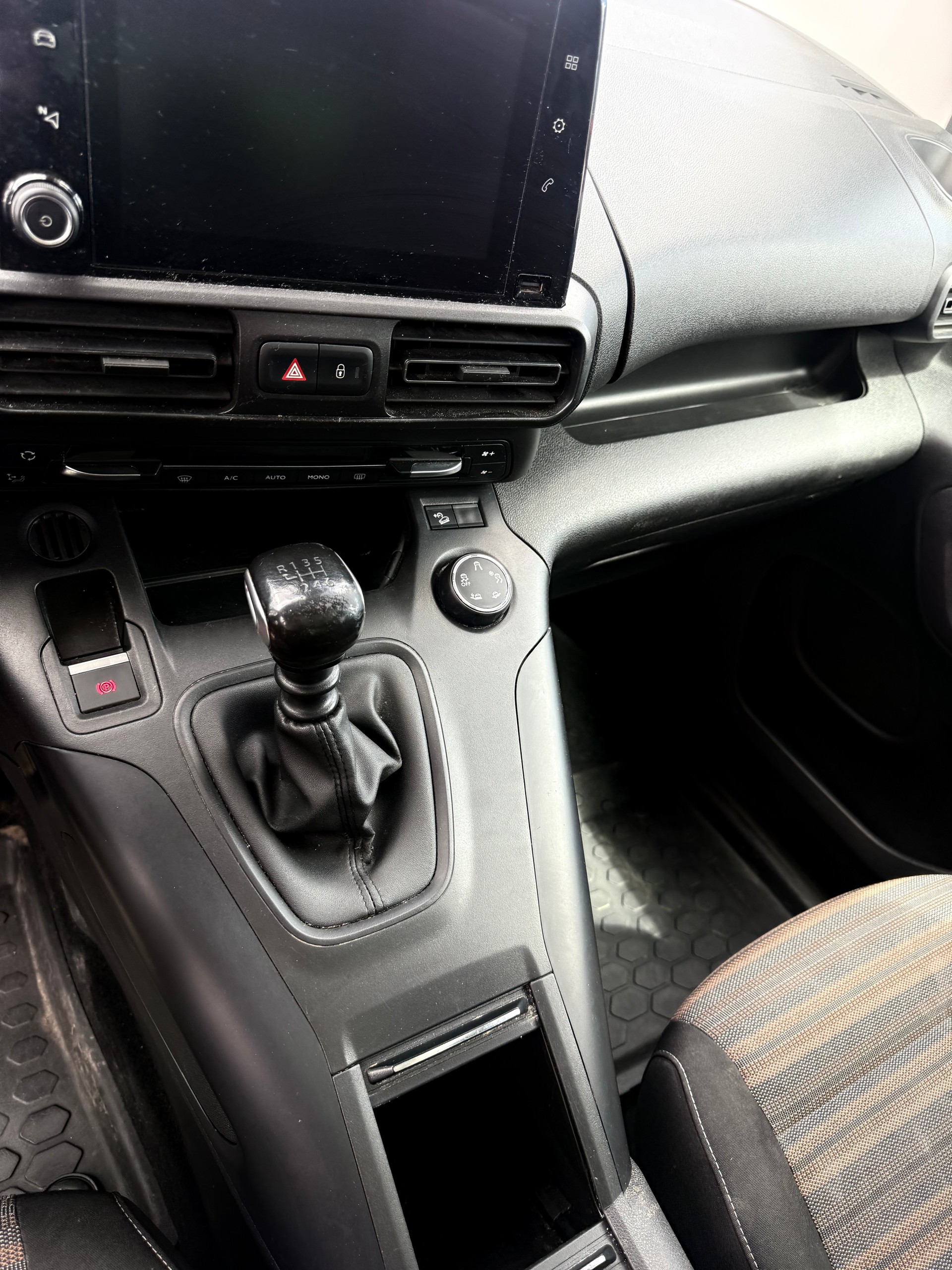OPEL Combo Life XL 1.2 Enjoy-image-10