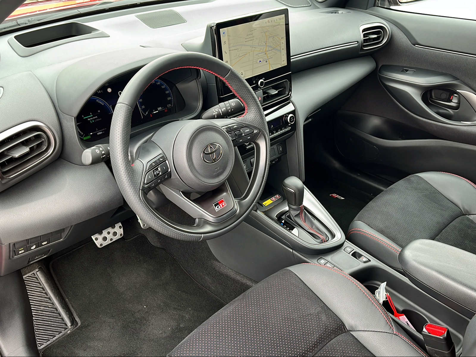 TOYOTA Yaris Cross 1.5 GR Sport e-CVT-image-5