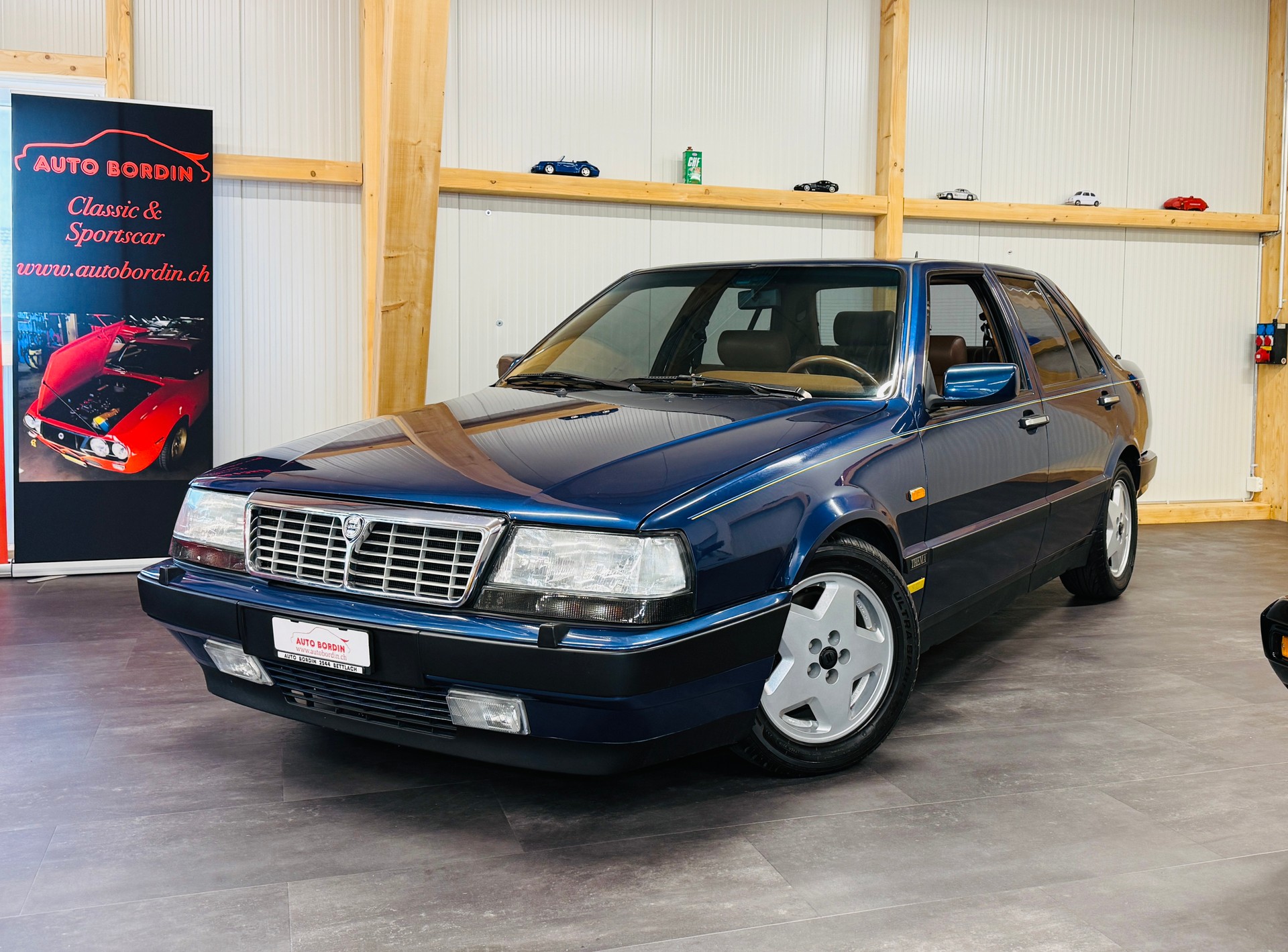 LANCIA Thema 8.32 Ferrari „Blu Blizzard“