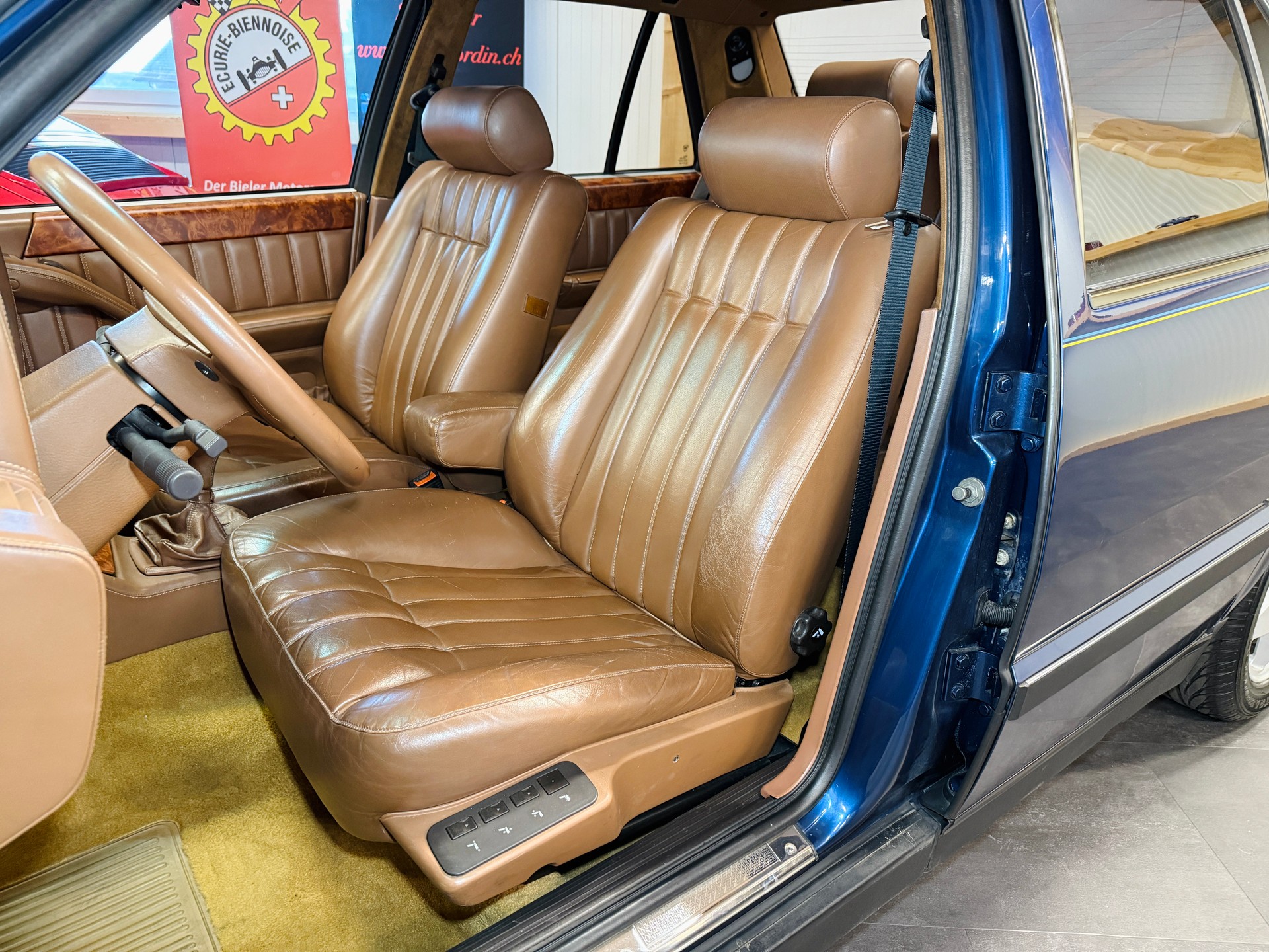 LANCIA Thema 8.32 Ferrari „Blu Blizzard“-image-7
