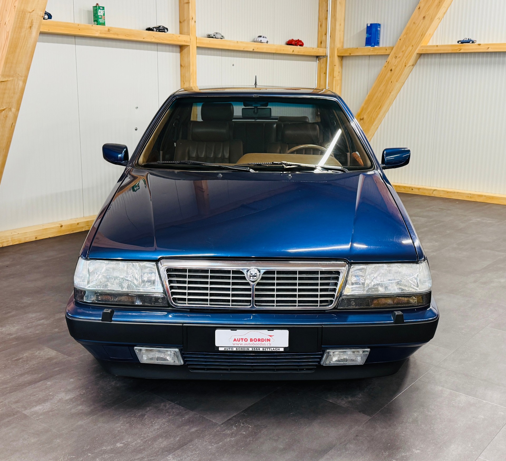 LANCIA Thema 8.32 Ferrari „Blu Blizzard“-image-3