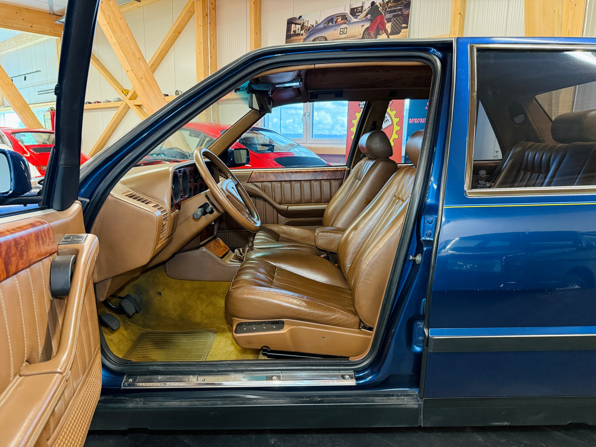 LANCIA Thema 8.32 Ferrari „Blu Blizzard“-image-6