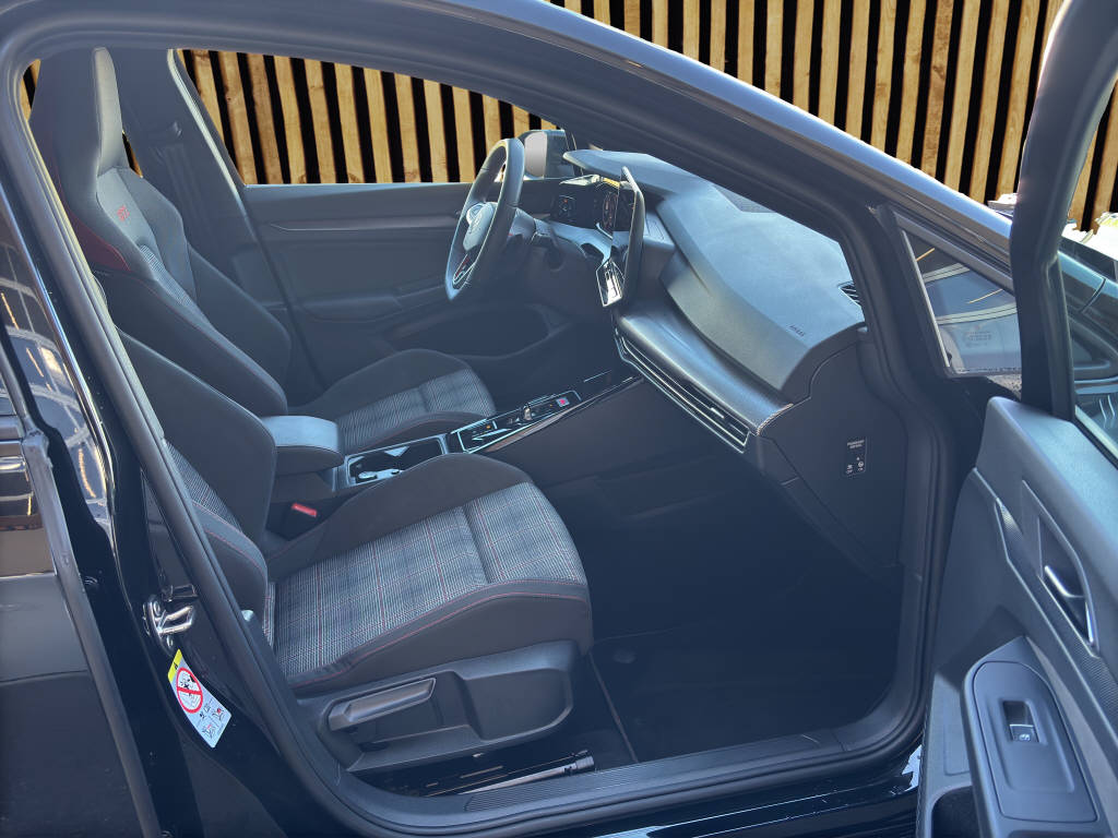 VW Golf VIII 2.0 TSI GTI DSG-image-4