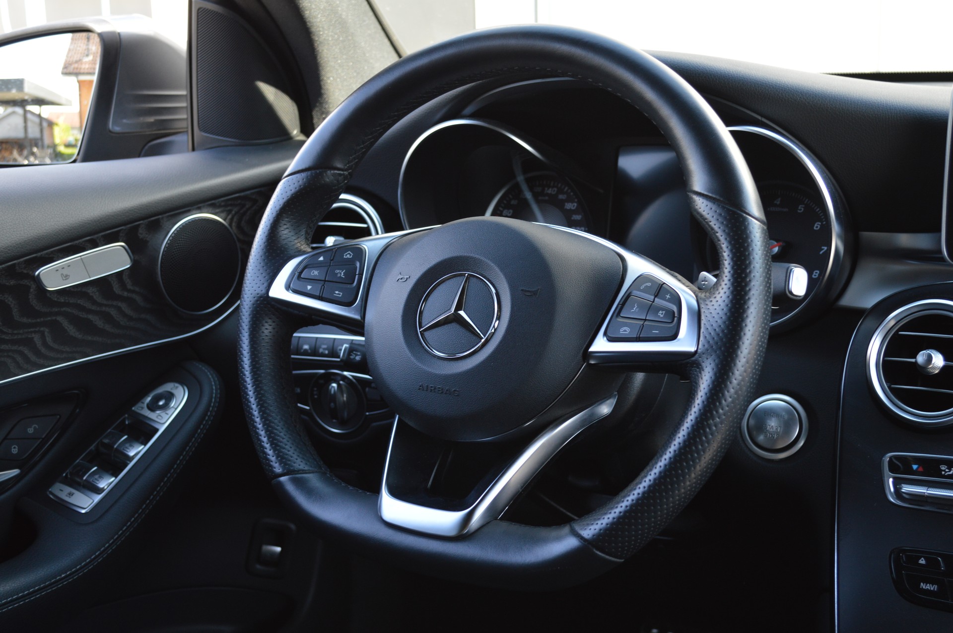 MERCEDES-BENZ GLC Coupé 250 AMG Line 4Matic 9G-Tronic-image-12