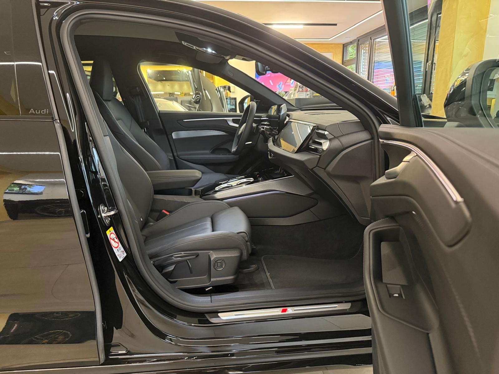 AUDI A6 Avant TDI quattro 150 kW S tronic-image-14