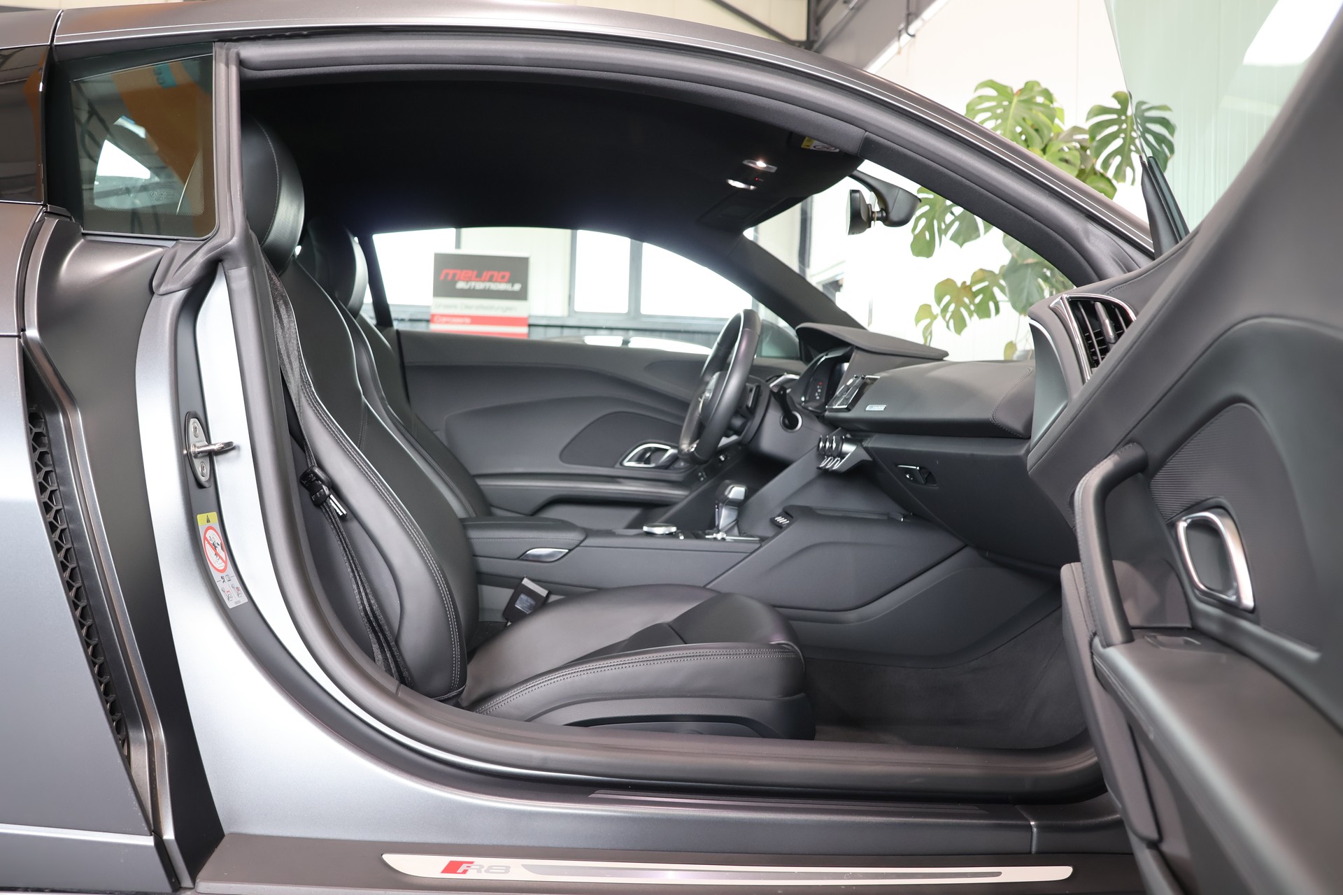 AUDI R8 Coupé 5.2 RWS S-Tronic-image-13