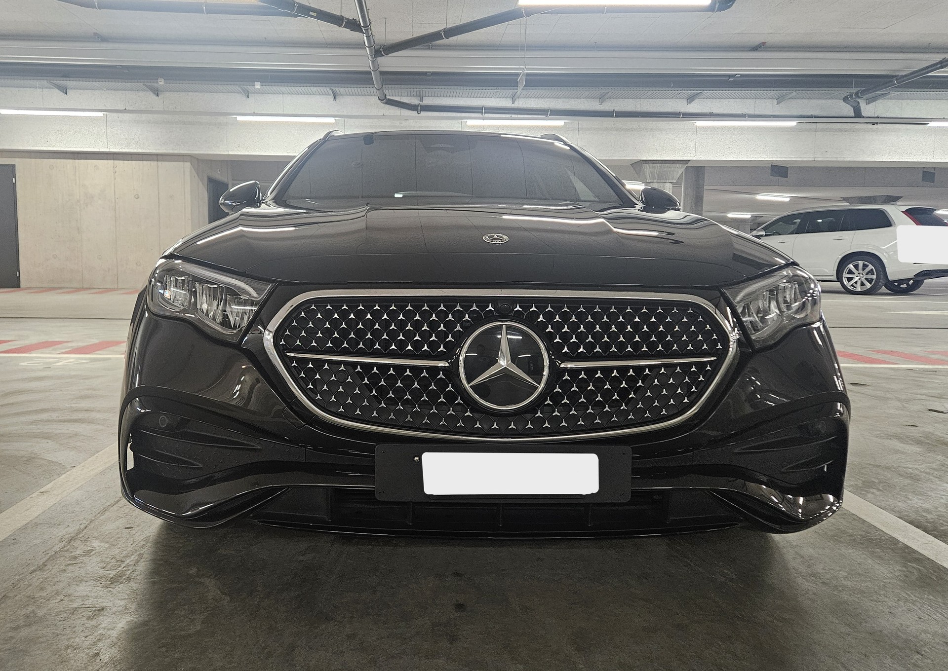 MERCEDES-BENZ E 300e T AMG Line-image-5