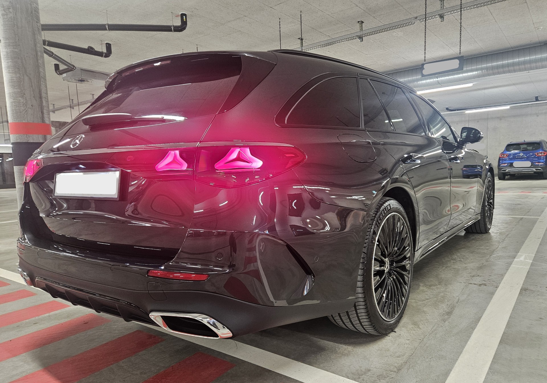 MERCEDES-BENZ E 300e T AMG Line-image-1