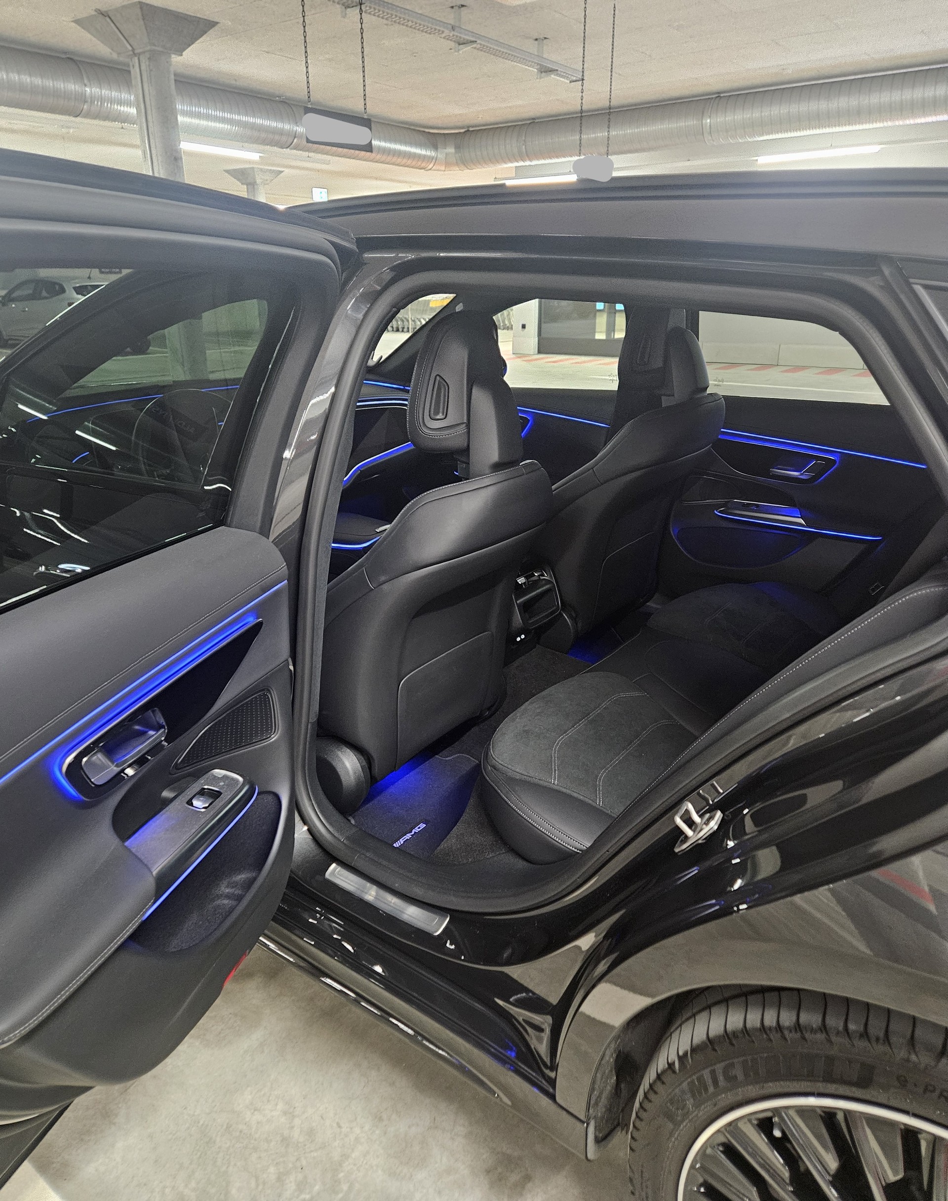 MERCEDES-BENZ E 300e T AMG Line-image-8
