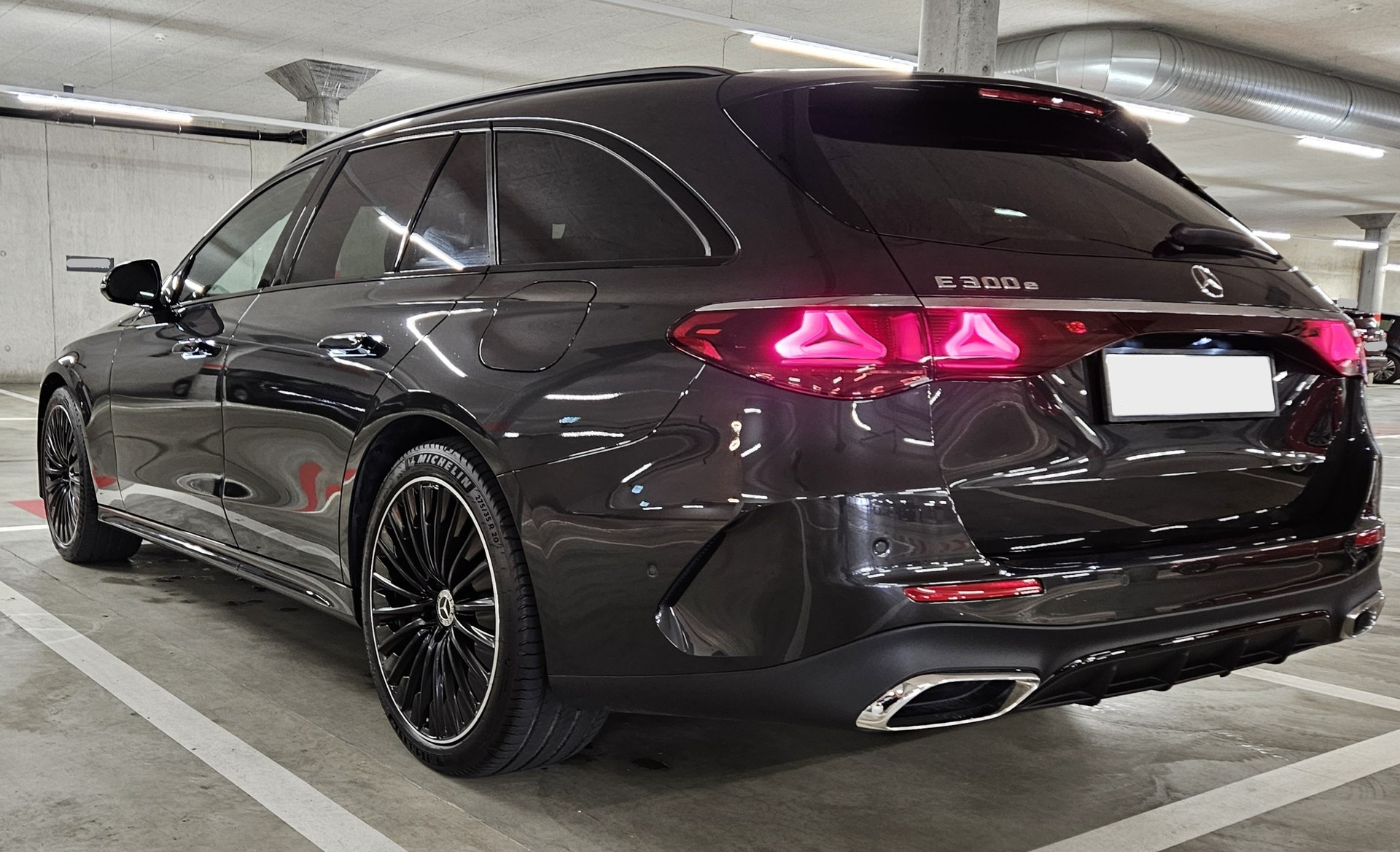 MERCEDES-BENZ E 300e T AMG Line