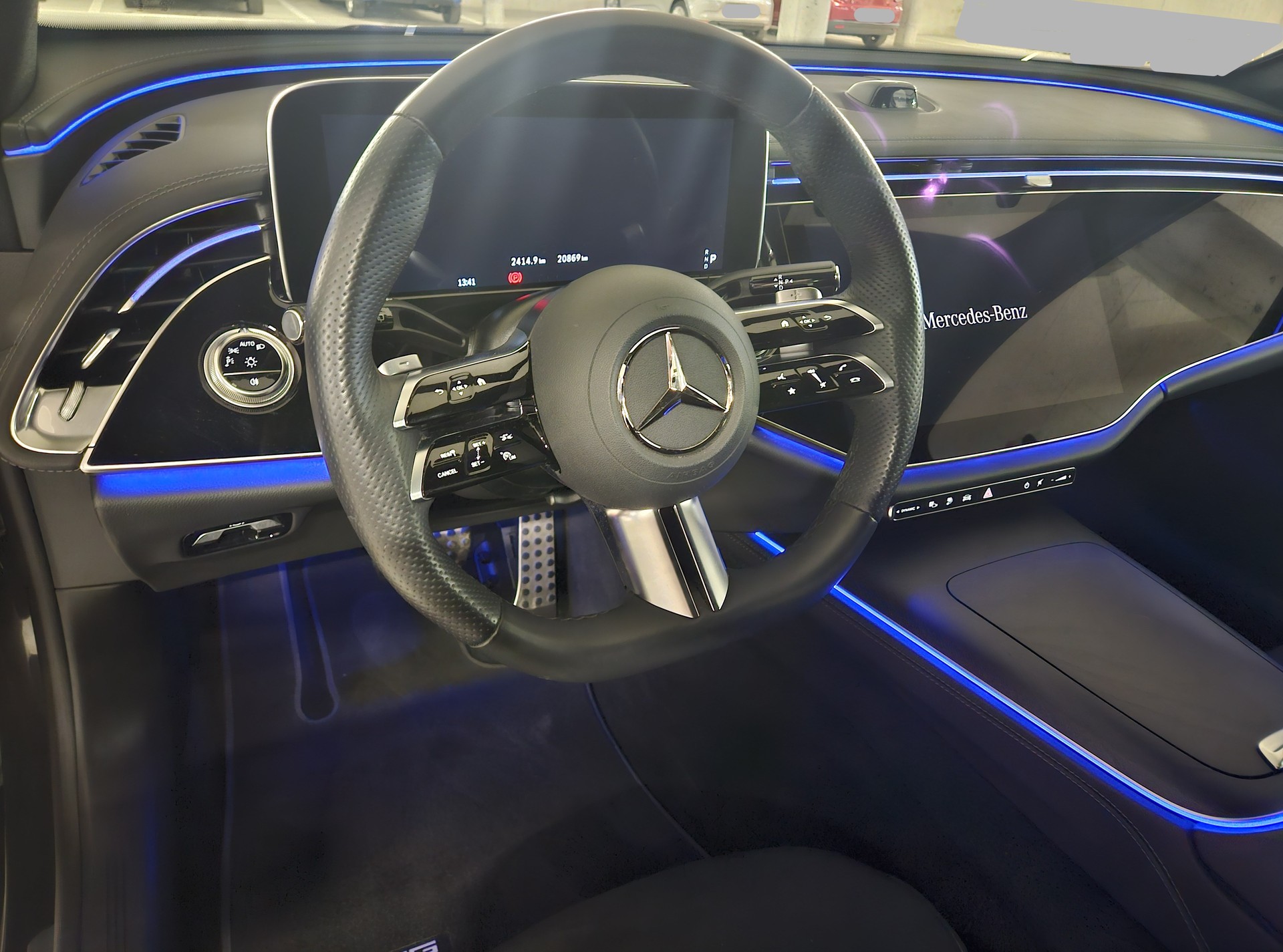 MERCEDES-BENZ E 300e T AMG Line-image-6