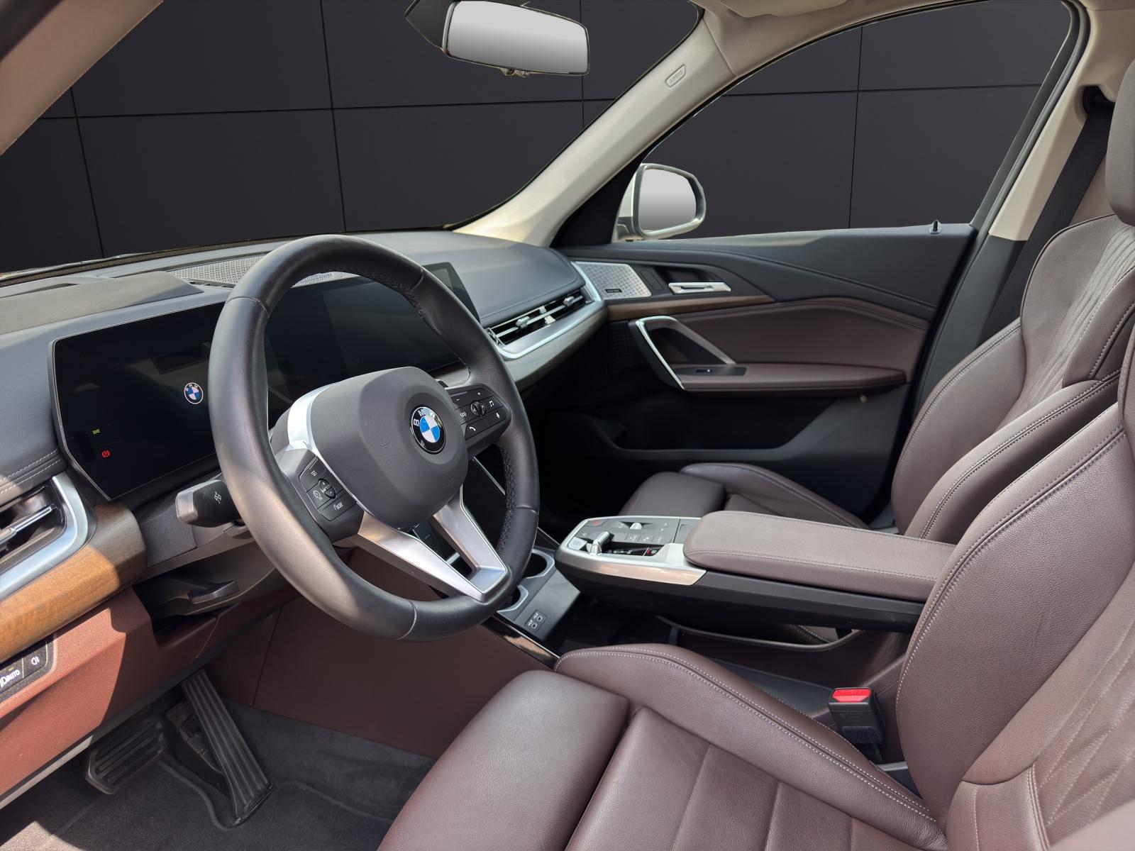 BMW X1 xDrive23i-showroom-element-1