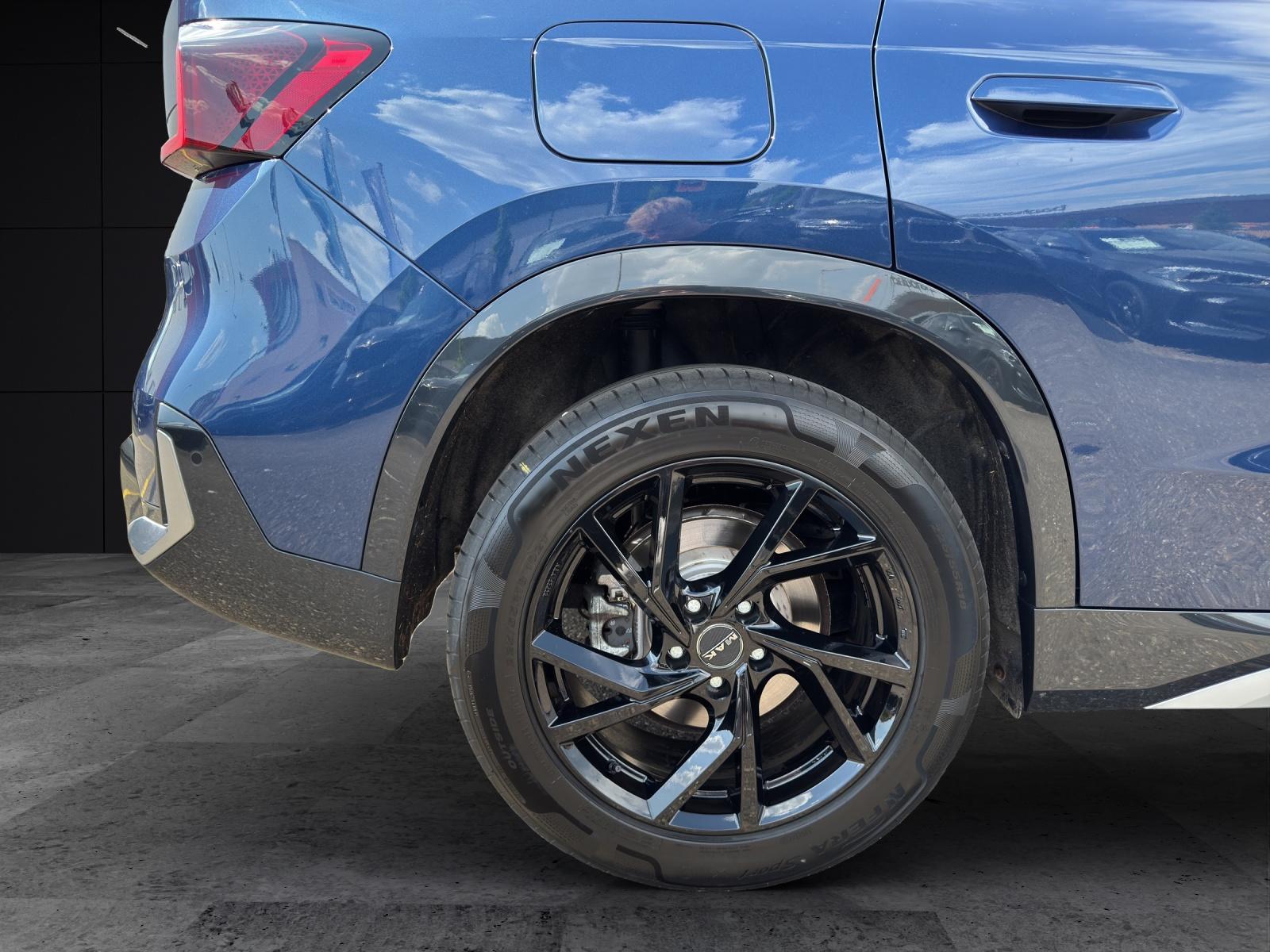 BMW X1 xDrive23i-image-8