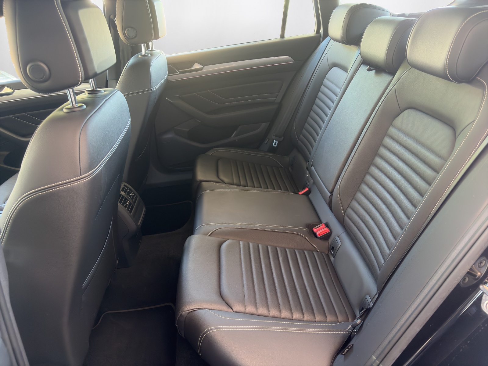 VW Passat Variant 1.5 TSI EVO Business DSG-image-10