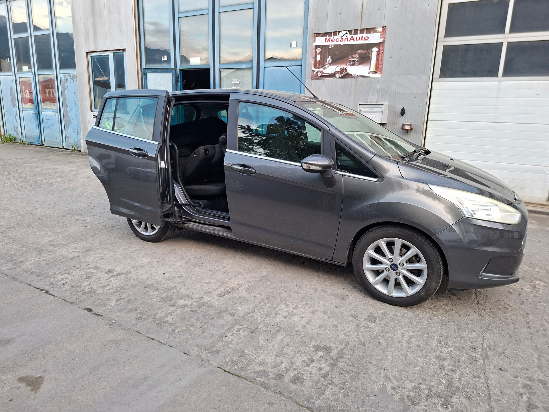 FORD B-Max 1.0 SCTi Titanium-image-12