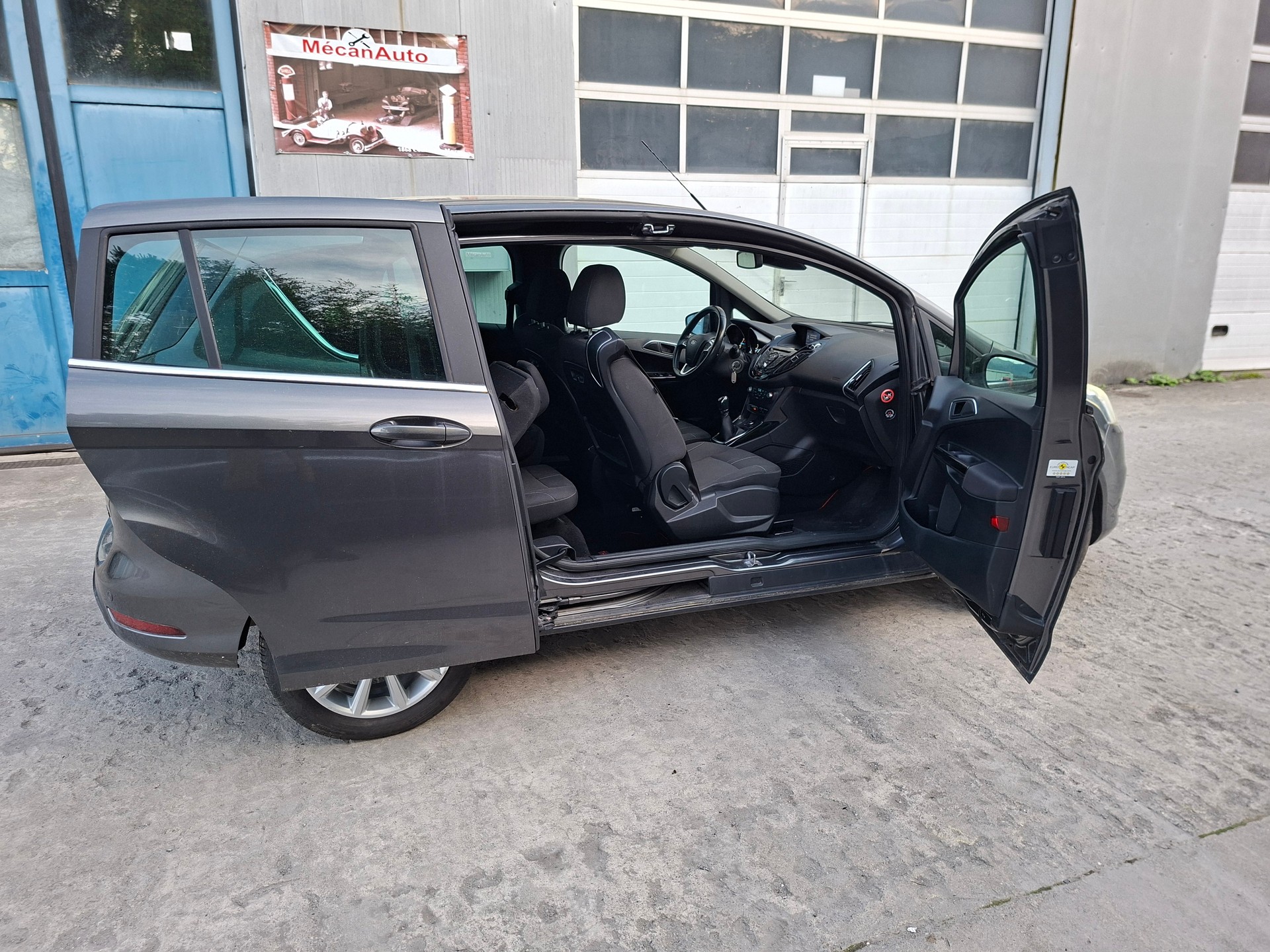 FORD B-Max 1.0 SCTi Titanium-image-11