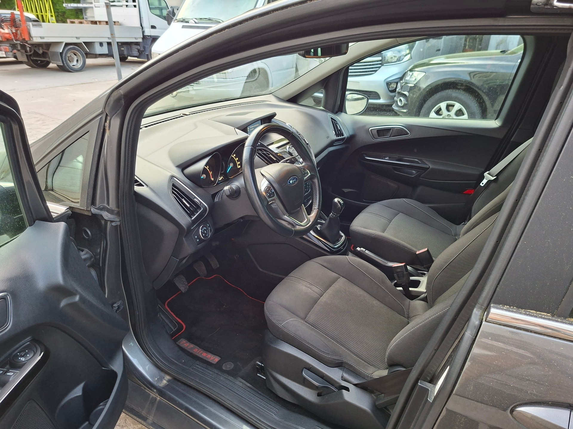 FORD B-Max 1.0 SCTi Titanium-image-9