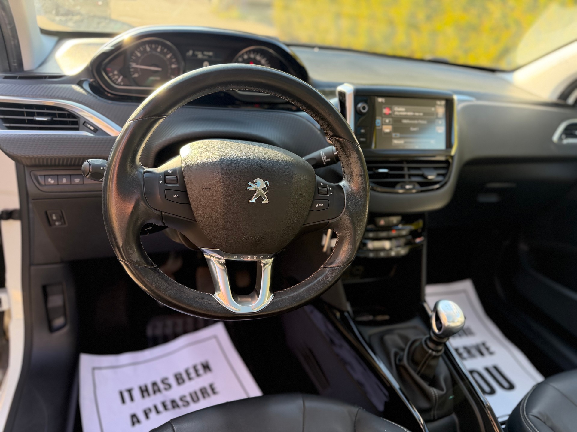 PEUGEOT 2008 1.2 Féline STT-image-8
