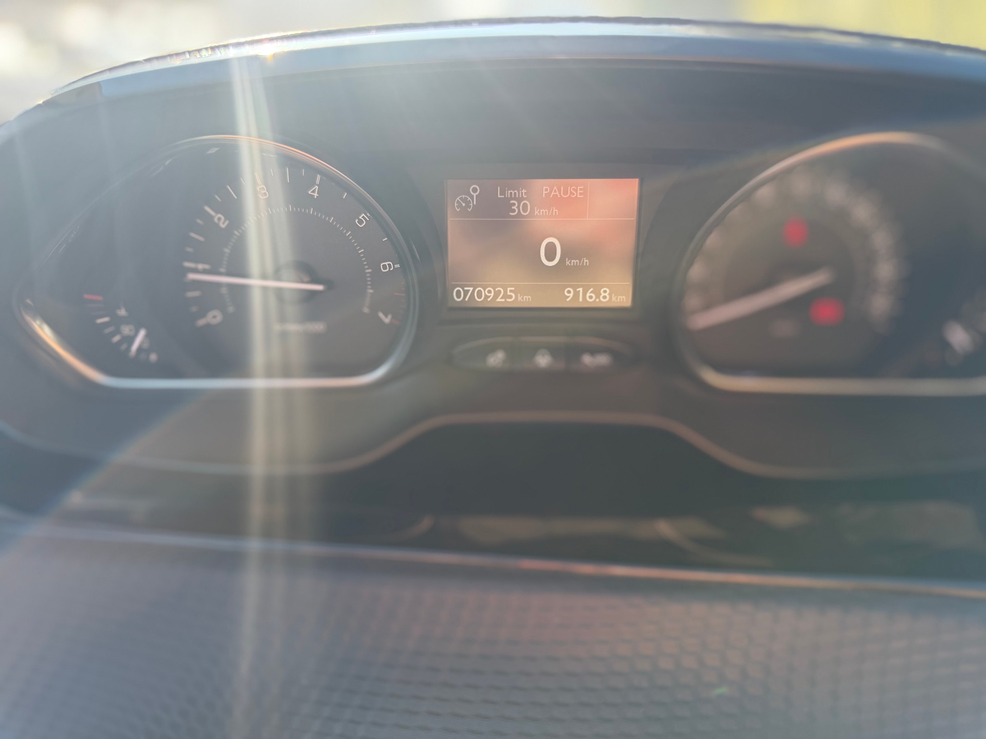 PEUGEOT 2008 1.2 Féline STT-image-9