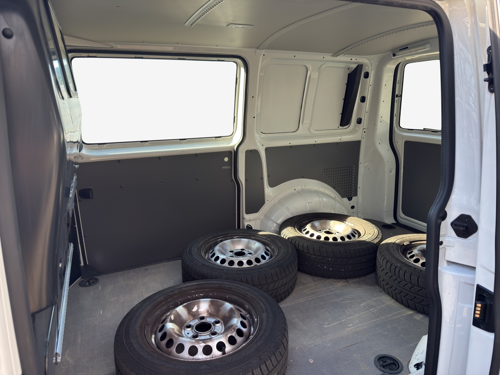 VW T6.1 2.0 TDI DSG-image-11