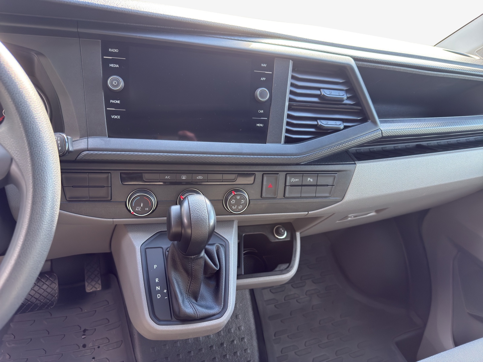 VW T6.1 2.0 TDI DSG-image-8